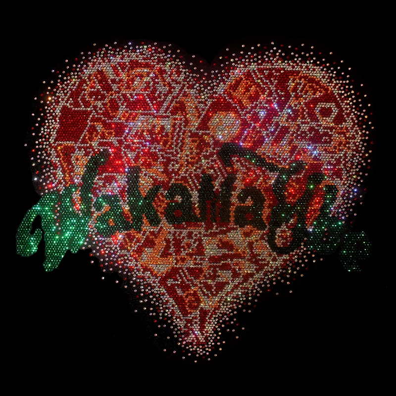 High-quality DIY rhinestone creative heart-shaped ironing on T-shirts, jeans and sweatshirts as clothing accessories
