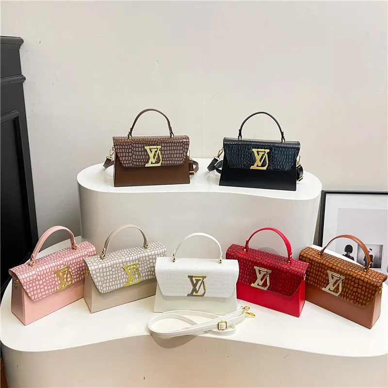 

2025 Summer New Women's Shoulder Messenger Bag Fashion Trend Casual Texture Simple Niche Design Small Square Bag