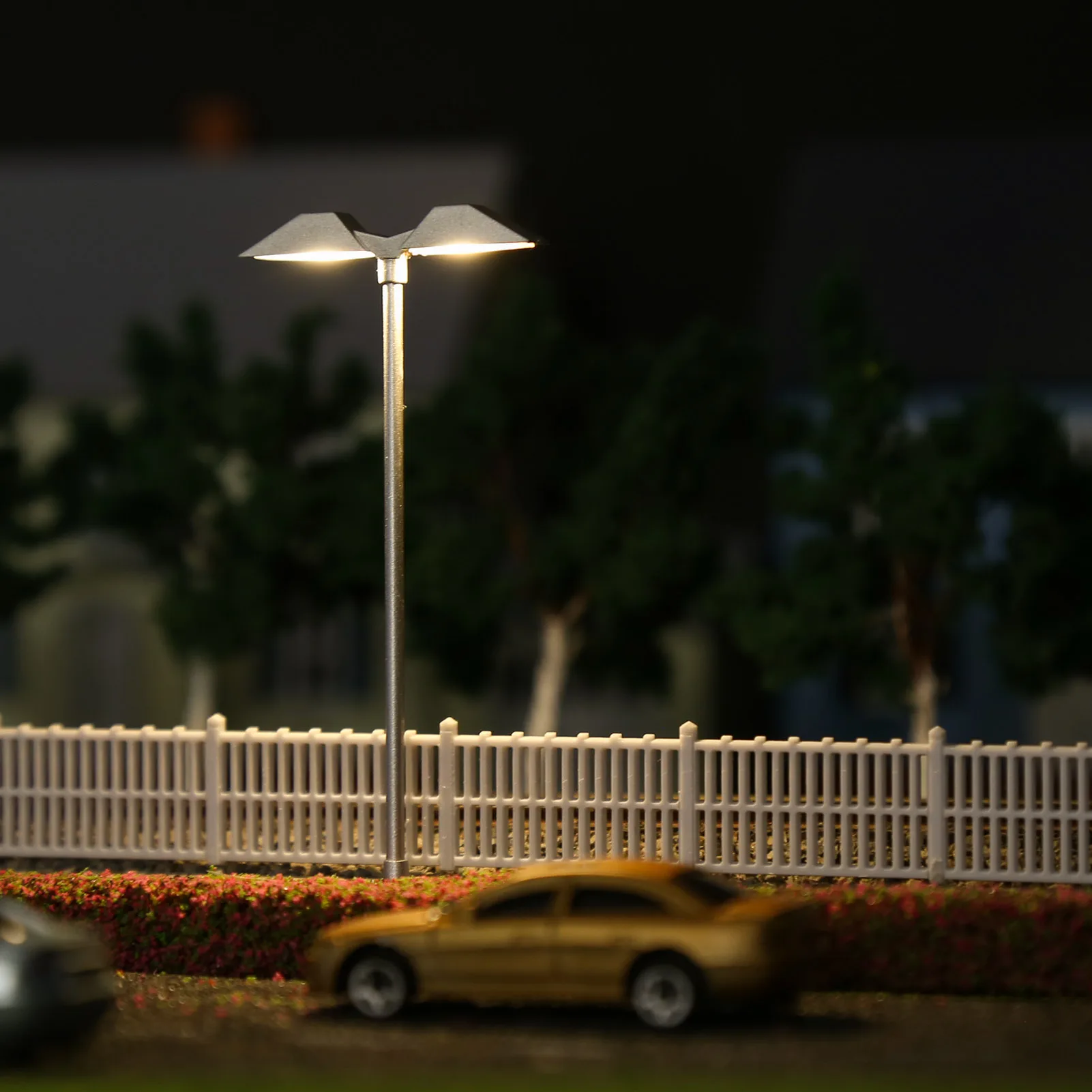 Evemodel 5pcs Model Trains HO TT Scale 1:100 Metal Silver Lamp Street Light Warm White LED LD02TTWMSi