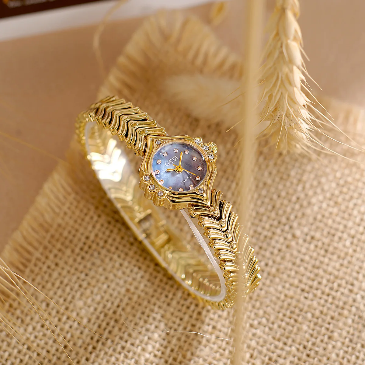 女性腕時計ダイヤモンドマザーパール小麦耳フィッシュテールブレスレットライト高級ハイエンド防水レディースファッションクォーツ腕時計