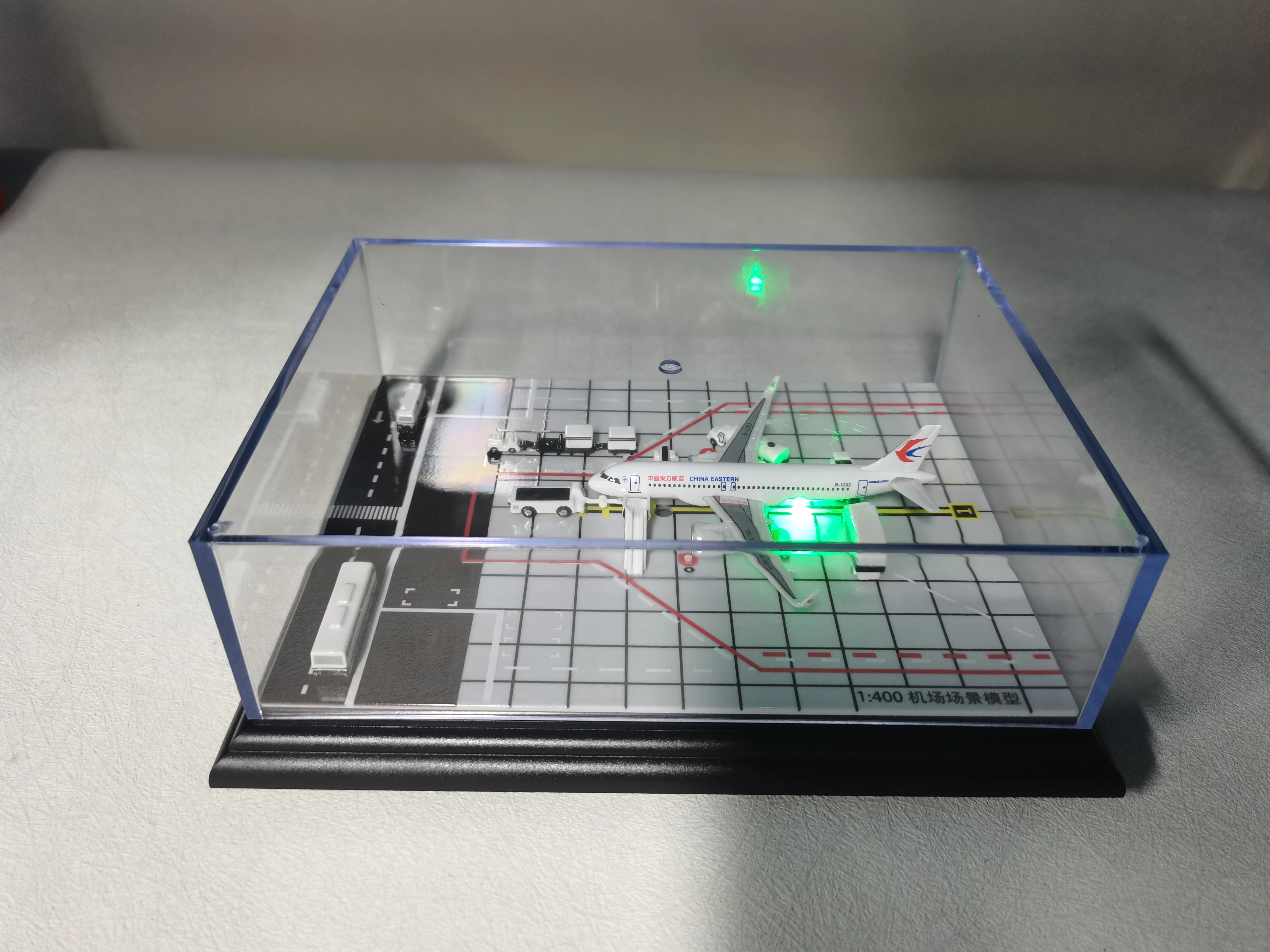 1/400 مقياس الطائرات ABS المشهد نموذج الصين الخطوط الجوية الشرقية مطار طائرة الديكور نموذج بلاستيكي لعبة تعليمية للأطفال