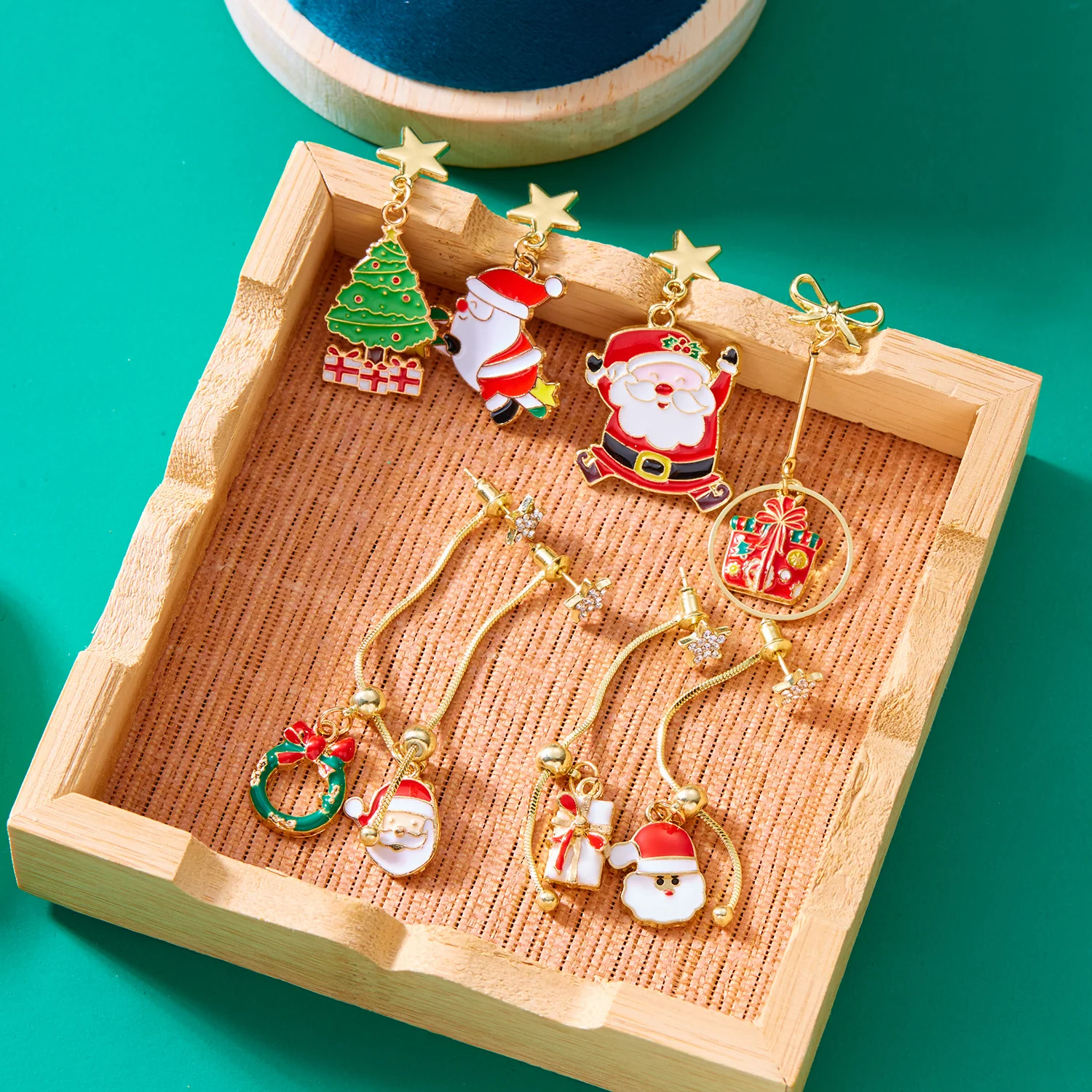Beweglicher Weihnachtsmann Asymmetrische Lange Quasten-Ohrringe für Frauen Weihnachtsbaum Schneeflocke Stern Zirkon Ohrring Neujahrs-Schmuck – Detail 1