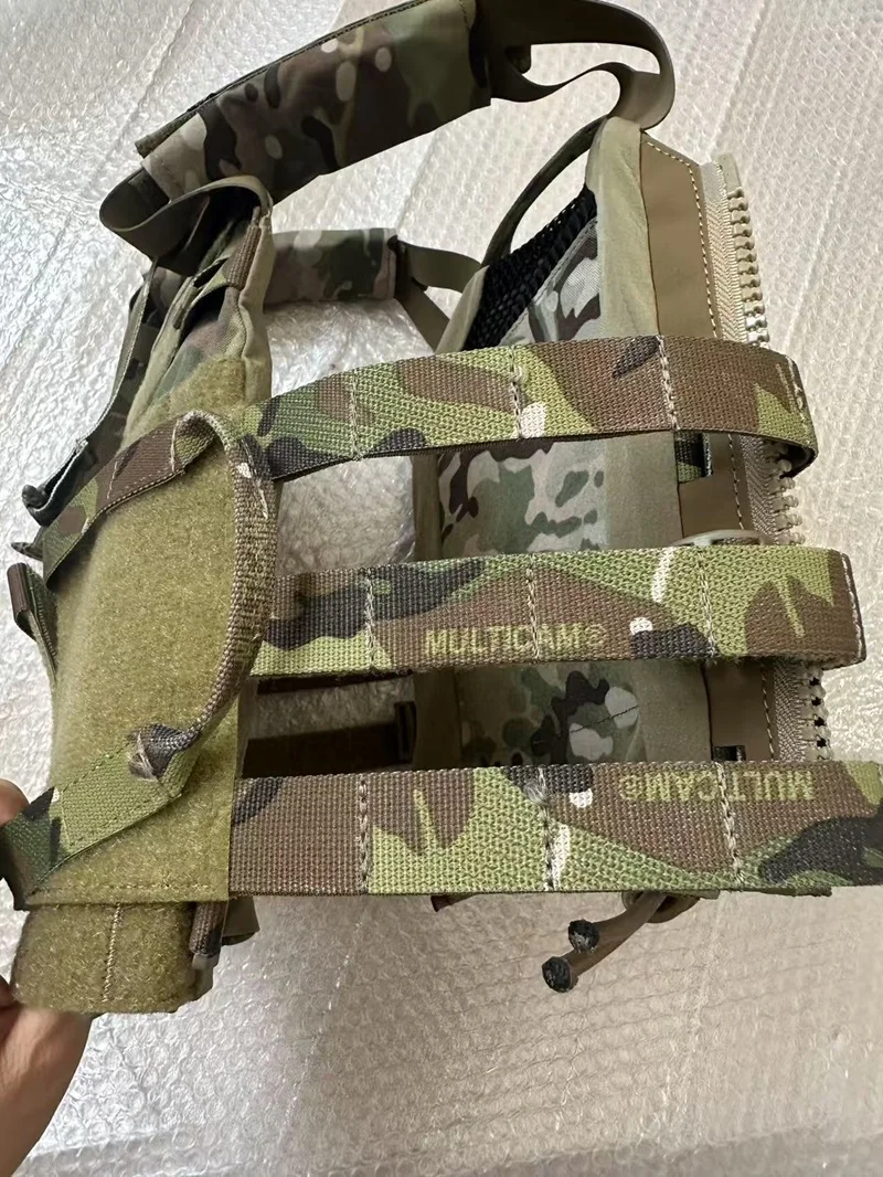 Bild 4: Outdoor Sports JPC2.0 Weste + MOLLE-Seitenteil