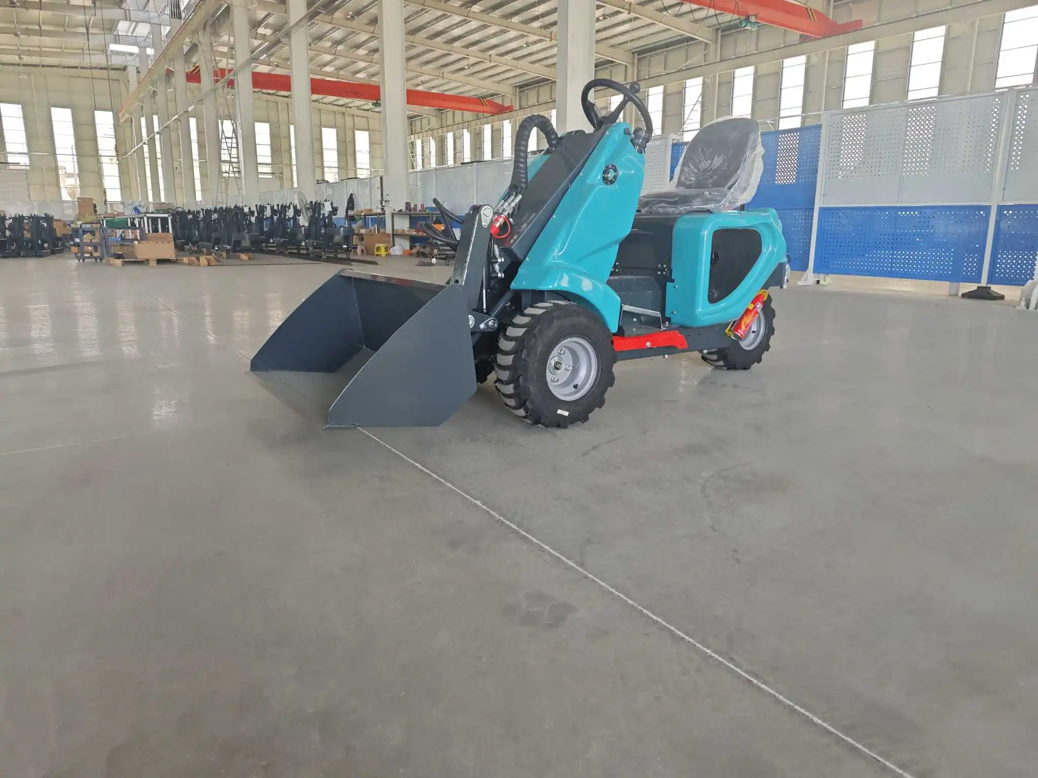 3 Wheel Skid Steer Loader 0.6T EPA Euro5 Diesel for Greenhouse Farm Snow Removal Yard Use