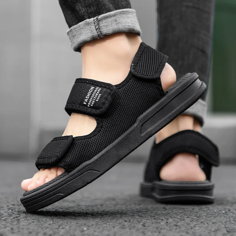 A Pair of Men's Sandals, New Style for Summer, Beach Sports, Non-Slip, Anti-Odor, Suitable for Driving, Versatile, Breathable, Wear-Resistant, Trendy