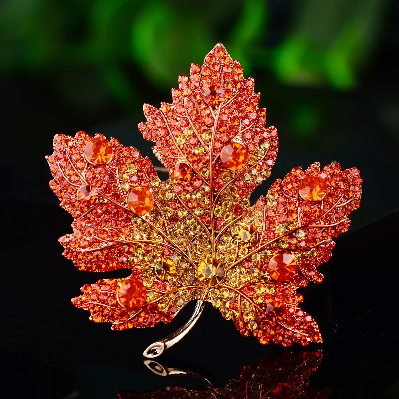 Exquisite Rhinestone Maple Leaf Brooch Women's Fashion Clothing Dress Pin Girls Fashion Party Jewelry Gift