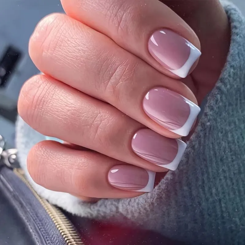24 ensembles de faux ongles français courts carrés blancs à couverture complète (y compris 1 lime à ongles et 1 jeu d'autocollants de colle pour ongles) adaptés comme cadeau pour les filles, les mères ou les femmes