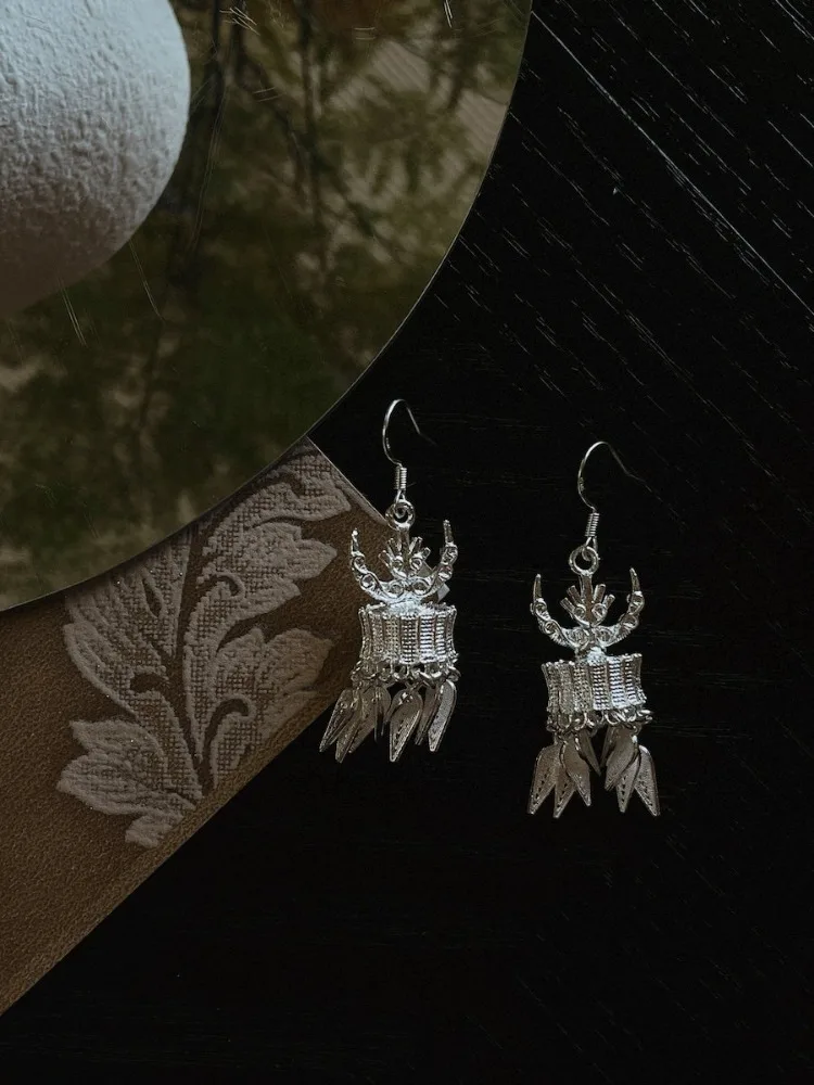 Qilin ethnic style Miao silver earrings, new Chinese exquisite lanterns, tassels, earrings, court retro accessories
