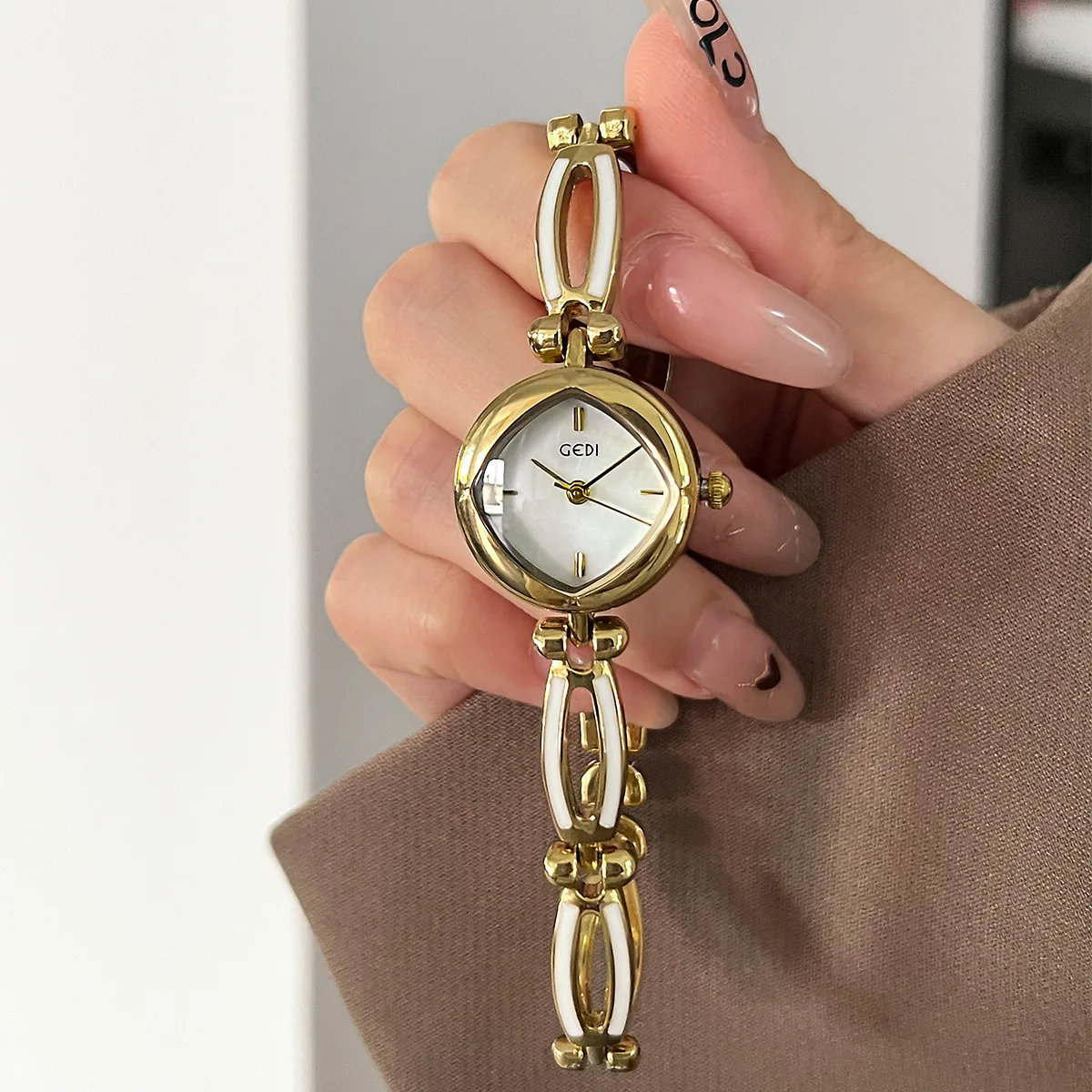 CILOA-Rhombus Dial Women Quartz Watch Gold Hollow Metal Bracelet Elegant Ladies Dress Wristwatch-52114