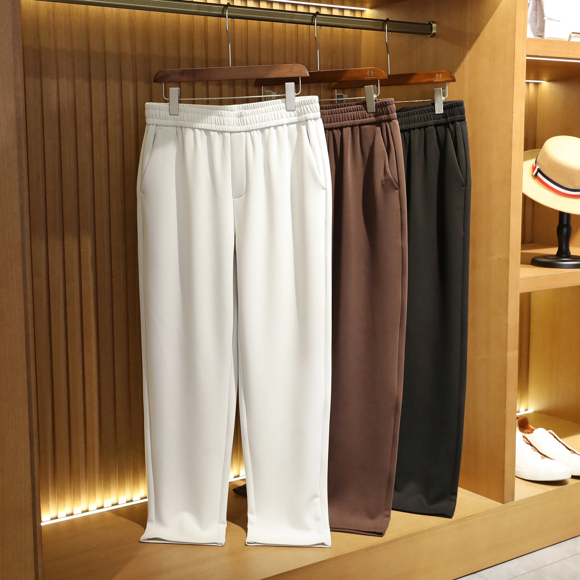 

Легкие роскошные мужские повседневные брюки, весна 2025 г., спортивные спортивные штаны с воздушным слоем, универсальные прямые длинные брюки, молодежная энергия...