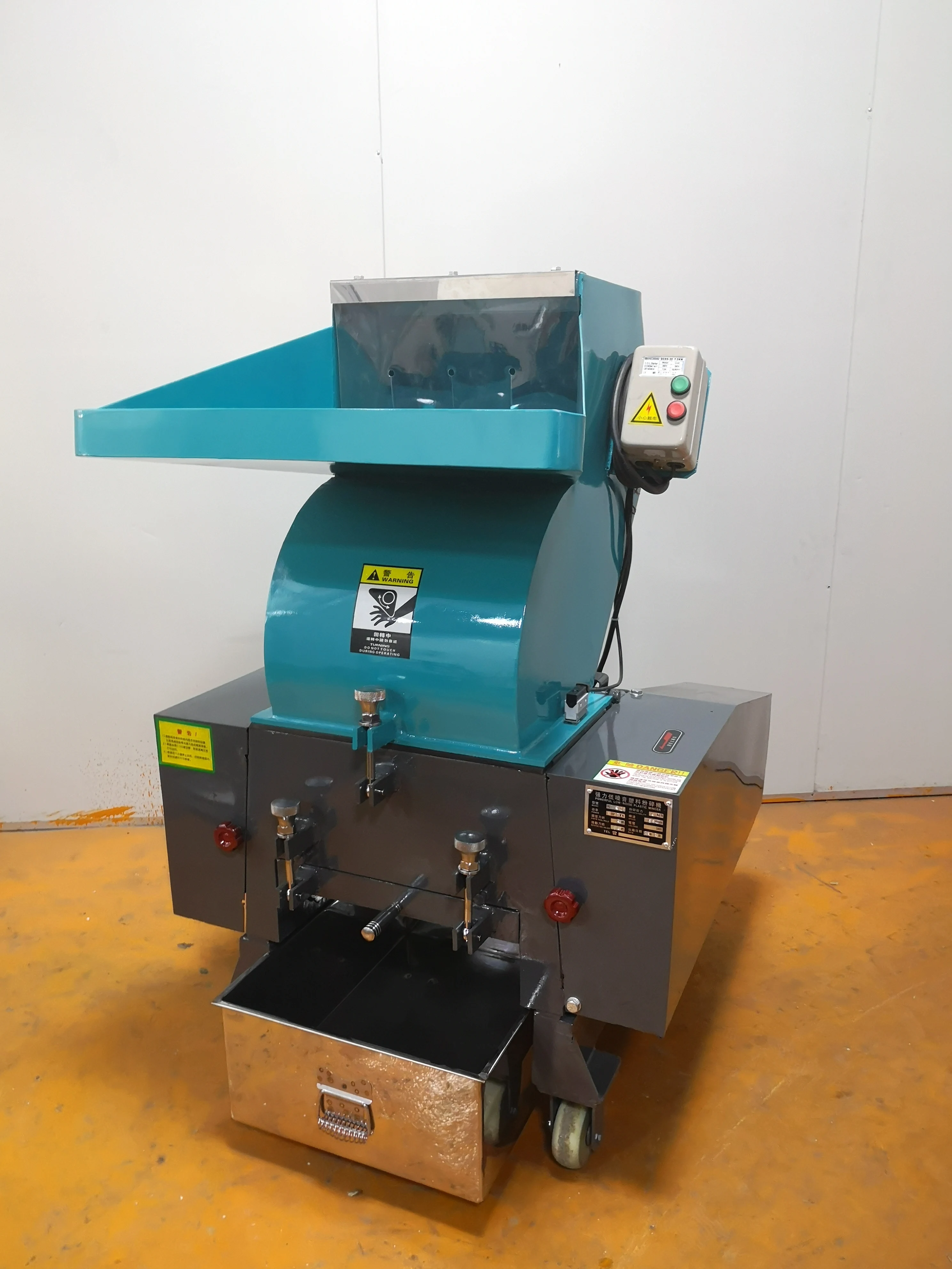Pe Pp Pvc Pet Waste Plastic Bottles Crusher Recycling Machine Plastic Shredder/ Grinder/ Crusher for Sale
