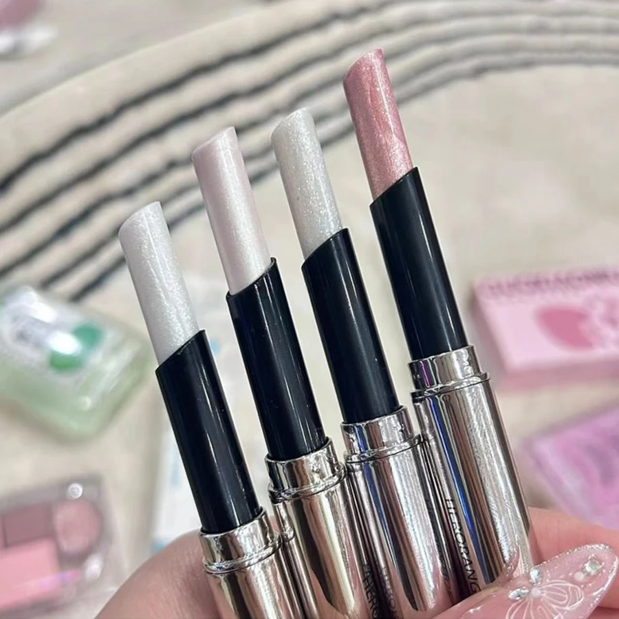 Herorange 防水多機能ハイライトスティック、輝く蛍光パールのような細かいグリッターアイシャドウスティック、明るくする効果、目を引く回転式スティック、輪郭を整え明るくする、自然な立体効果、音楽祭、バレンタインデーのギフト、あらゆる肌色に適しています、初心者にも便利、手頃な価格、内容量1。 5g