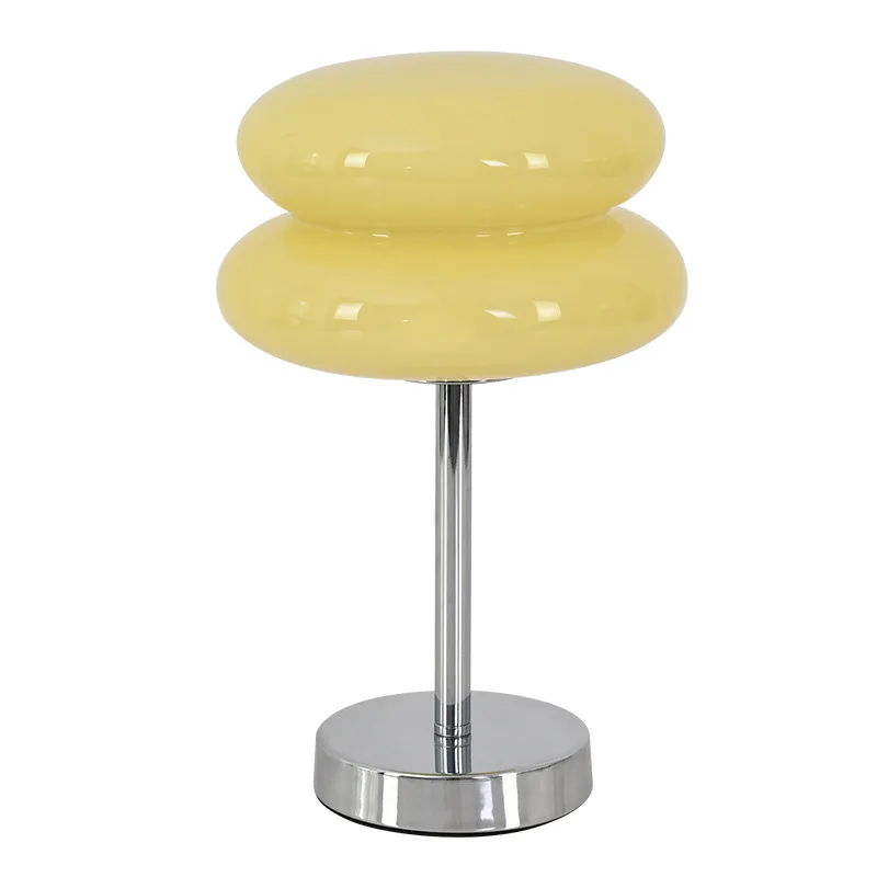 

Internet celebrity medieval cream table lamp Nordic simple living room bedroom desk room decoration