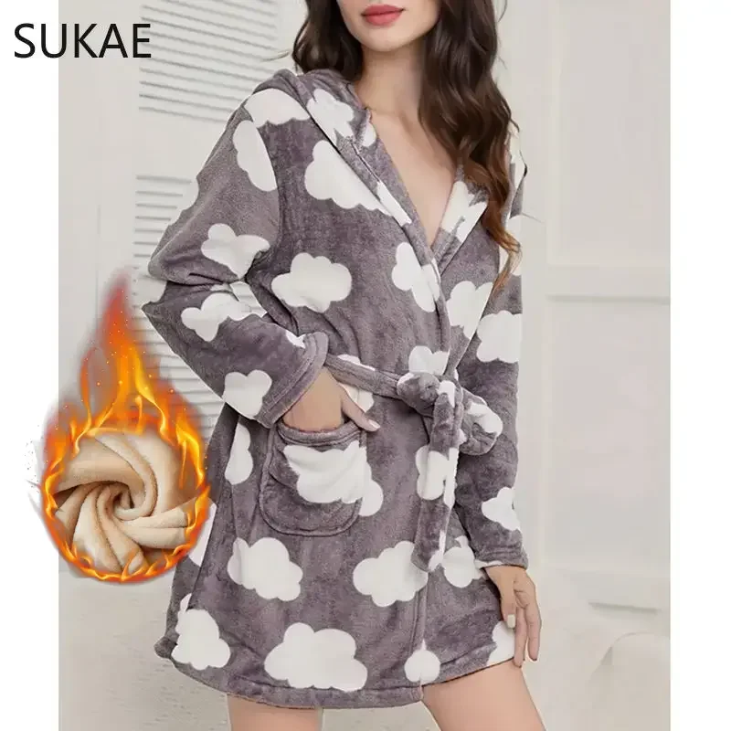 Sukae-女性のためのふわふわの柔らかいフランネルバスローブ、冬のパジャマ、女性のための水玉模様のサーマルローブ、女の子のための雲灰色のローブ