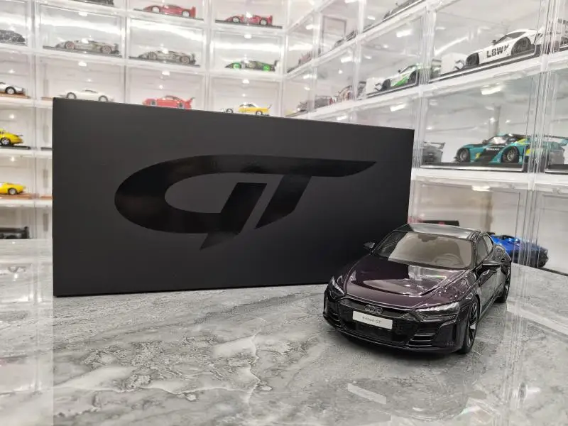 

GT Spirit 1/18 forAudi RS E-TRON GT GT VELVET VIOLET limited collection of resin car models