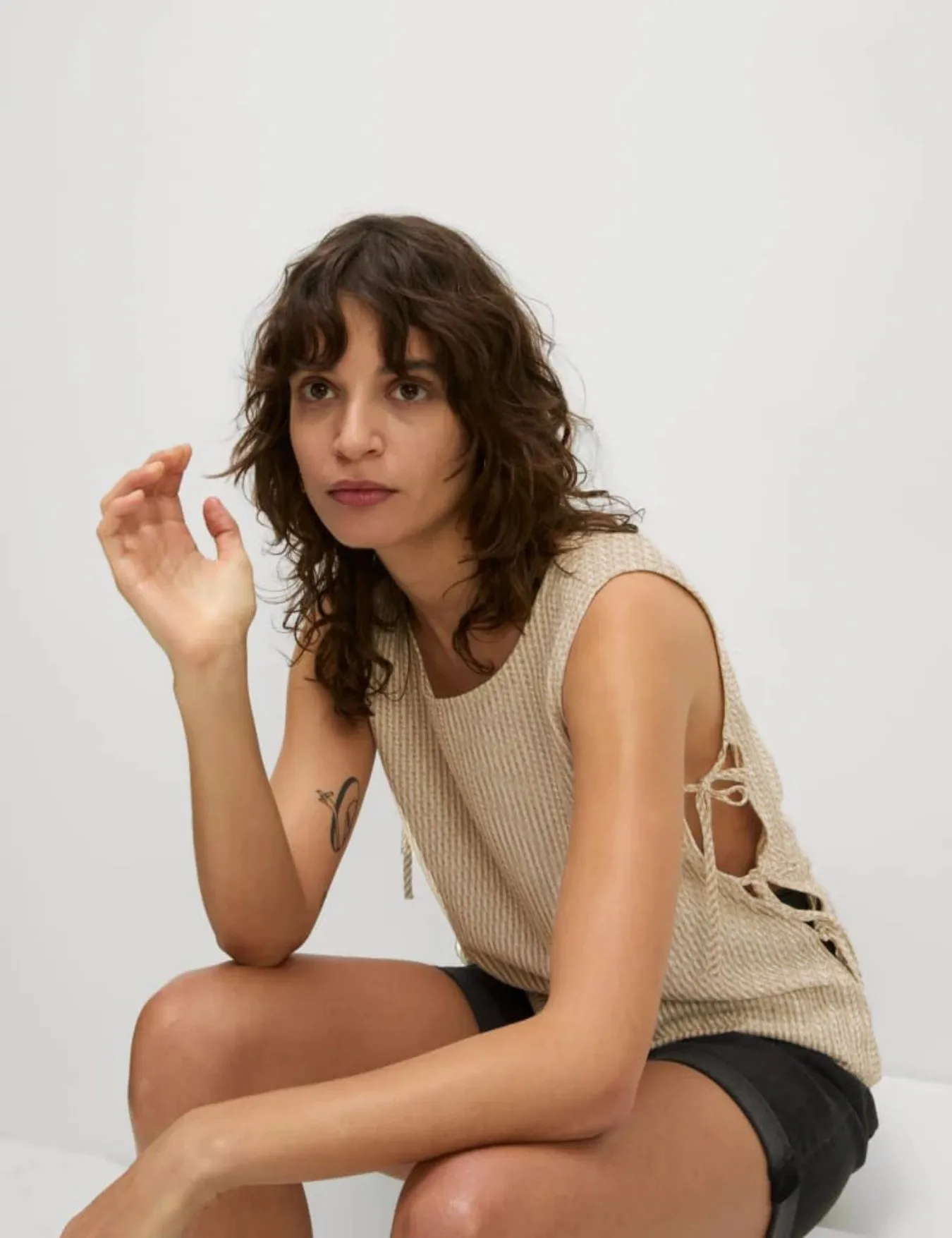 

Women's Linen Blend Striped Tank Top round Neck Side Cutout Tie Back Loose Fit Summer Casual Top for Daily Vacation