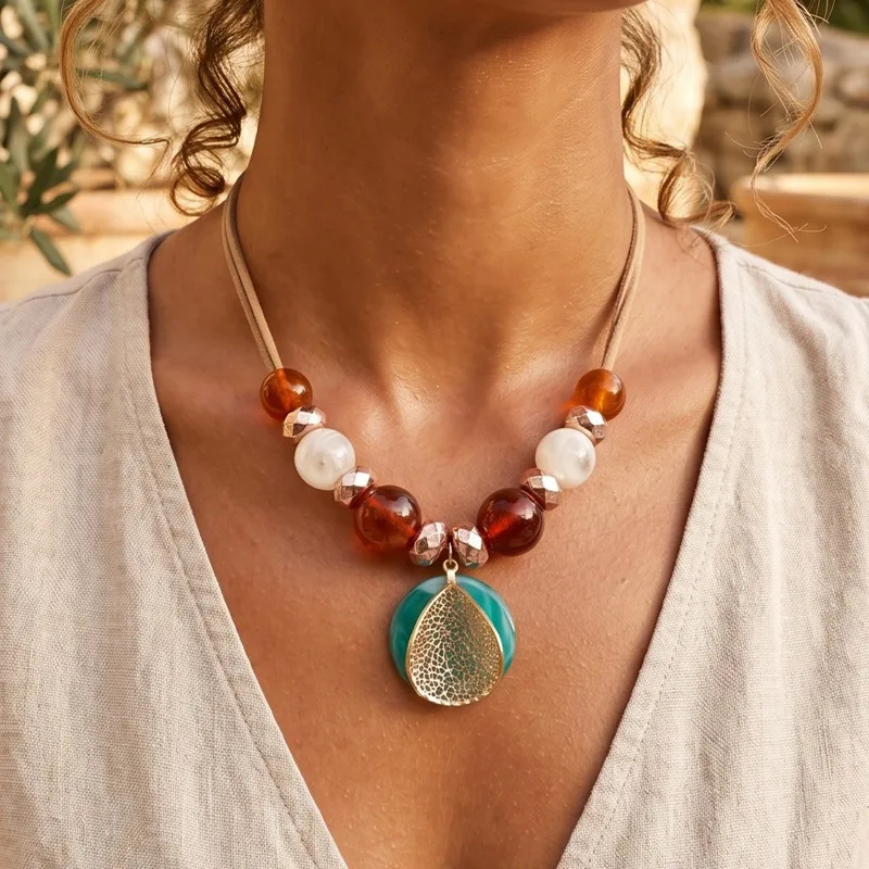 French retro niche women's necklace double-layer leather rope acrylic pendant collarbone chain cross-border new jewelry wholesal