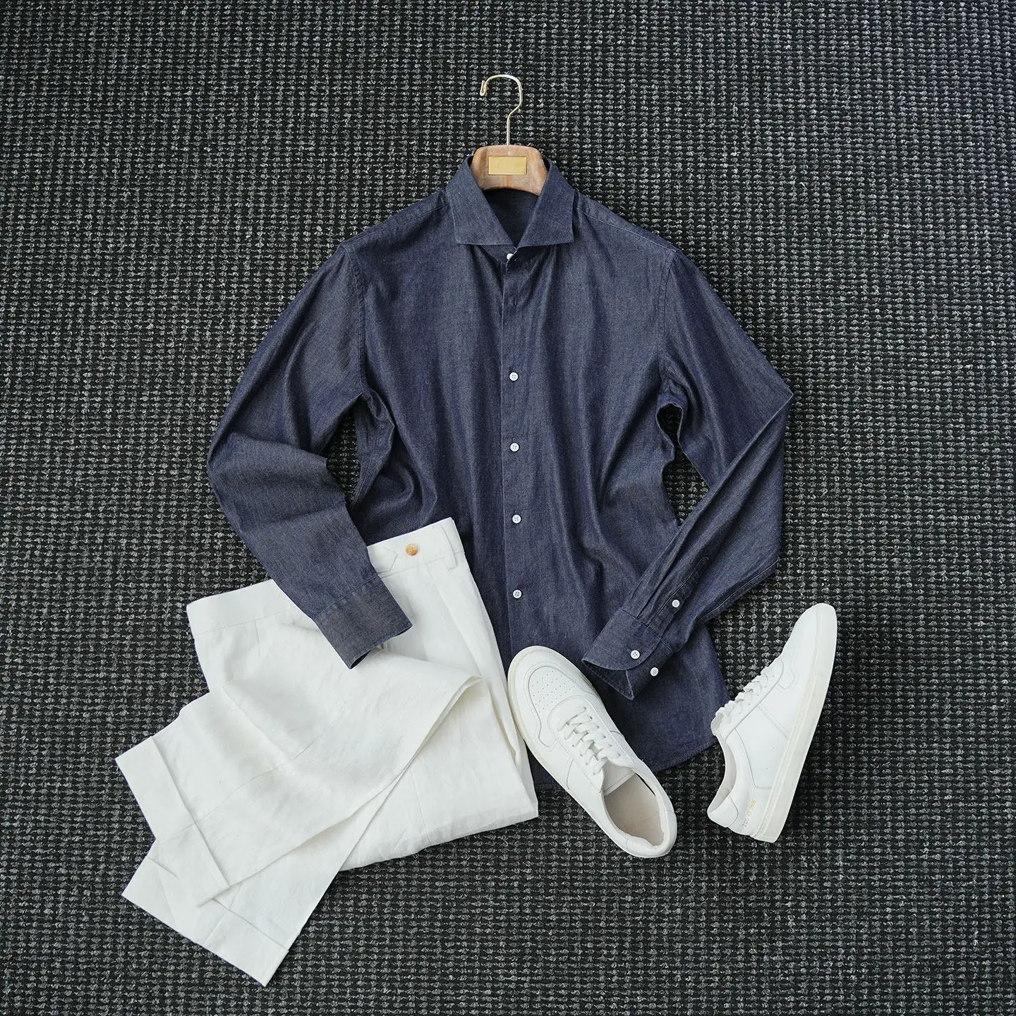 

Элегантная мужская джинсовая рубашка с воротником Windsor, готовая к носке, в стиле old money, с длинным рукавом, для повседневного образа.