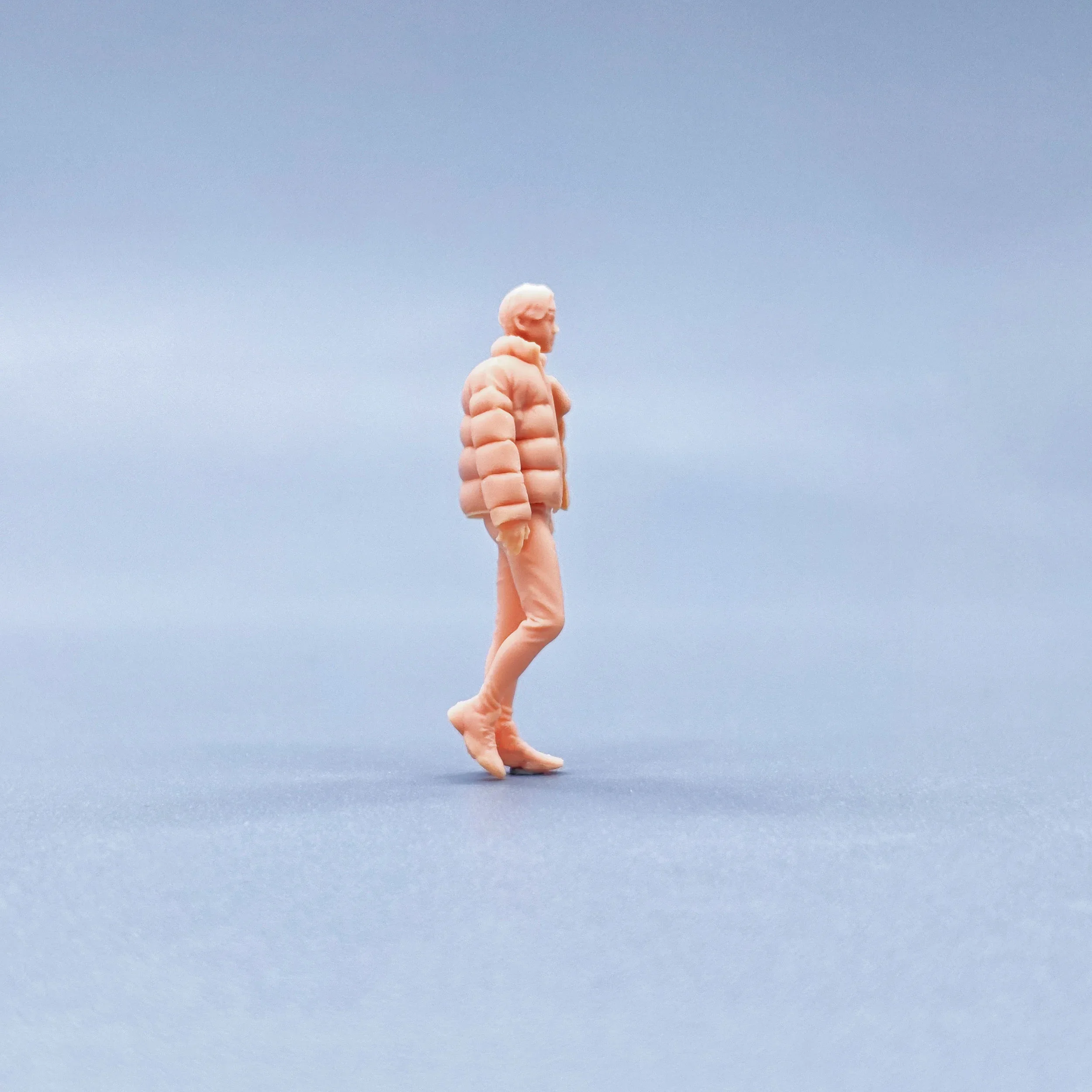 1/64 Figurine Modello in scala Piumino in resina Borsa a tracolla per uomo Miniature non colorate Diorama Dipinto a mano W222