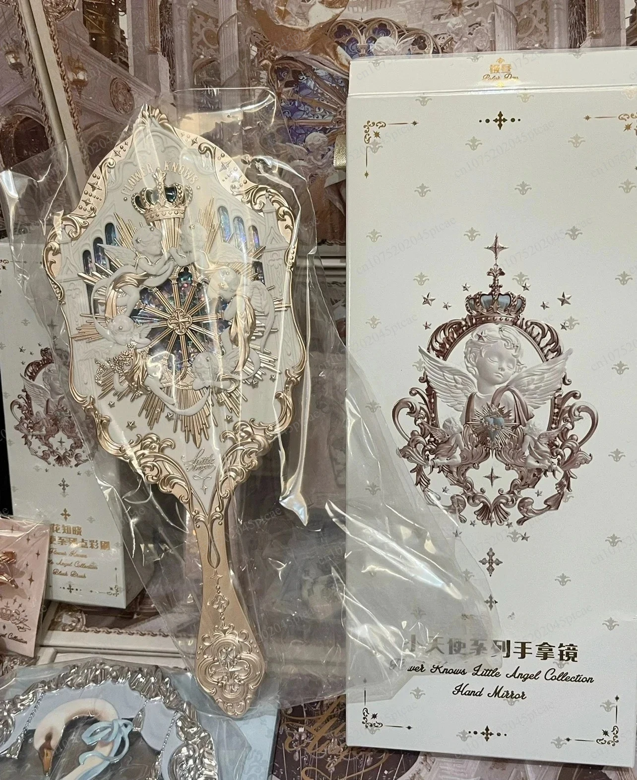 

A Little Angel Holding The Mirror Day and Night, Polar