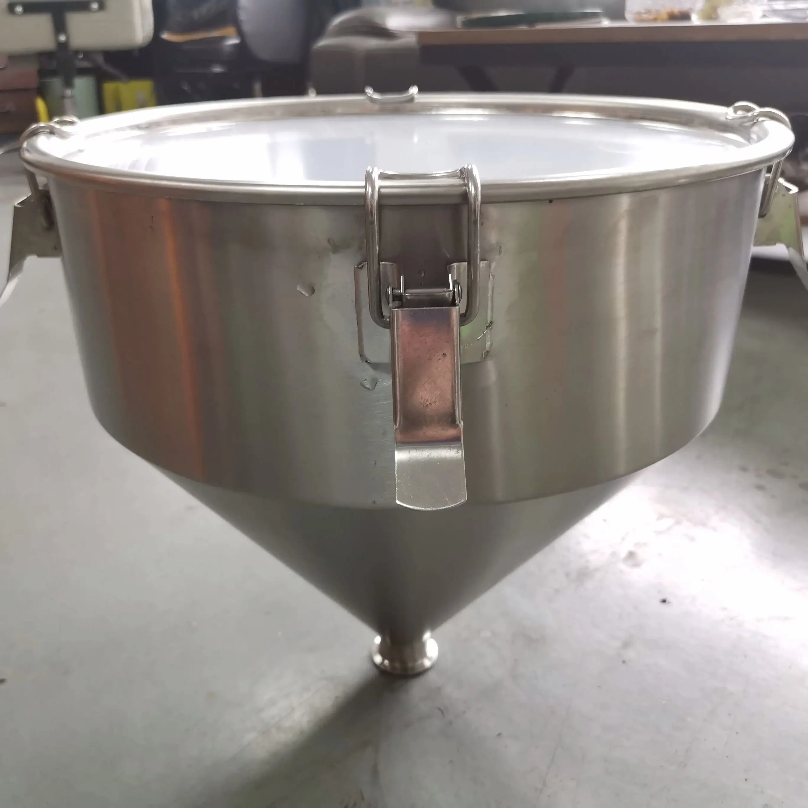 Hygienischer Bierbrauhopper, Maßgefertigter Flüssig- und Pulverdosierer, Hygienische Tri-Clamp-Ferrule, 2L bis 80L – Detail 1