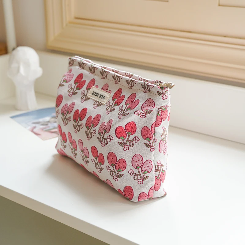 Borsa per il trucco da donna borsa portatile per cosmetici alla fragola rosa di grande capacità con cerniera Design borsa da toilette da viaggio