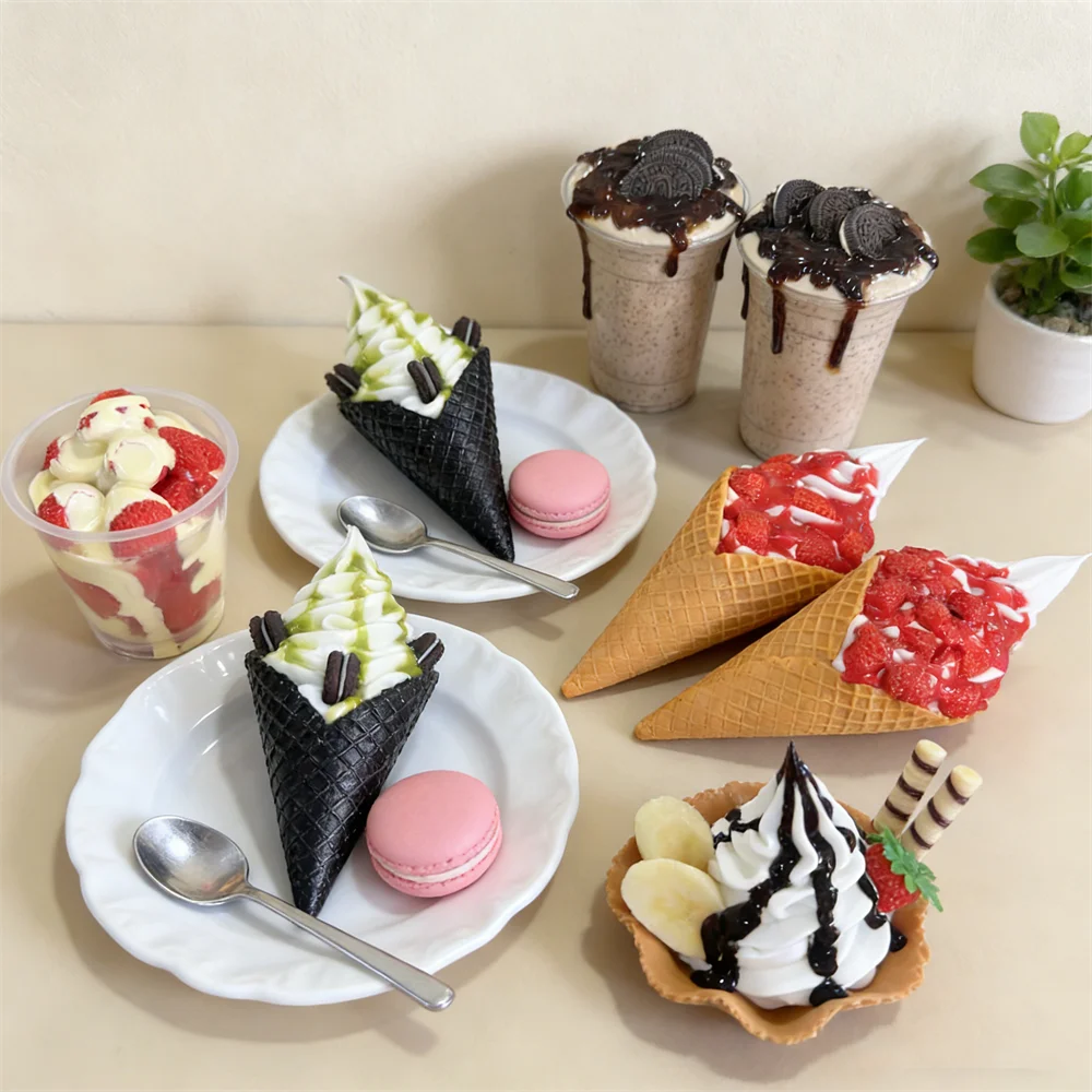 Modelo de helado suave, cono de gofre americano, bonito sabor Matcha de Chocolate y fresa, exhibición de té de burbujas, comida, ventanas, juega