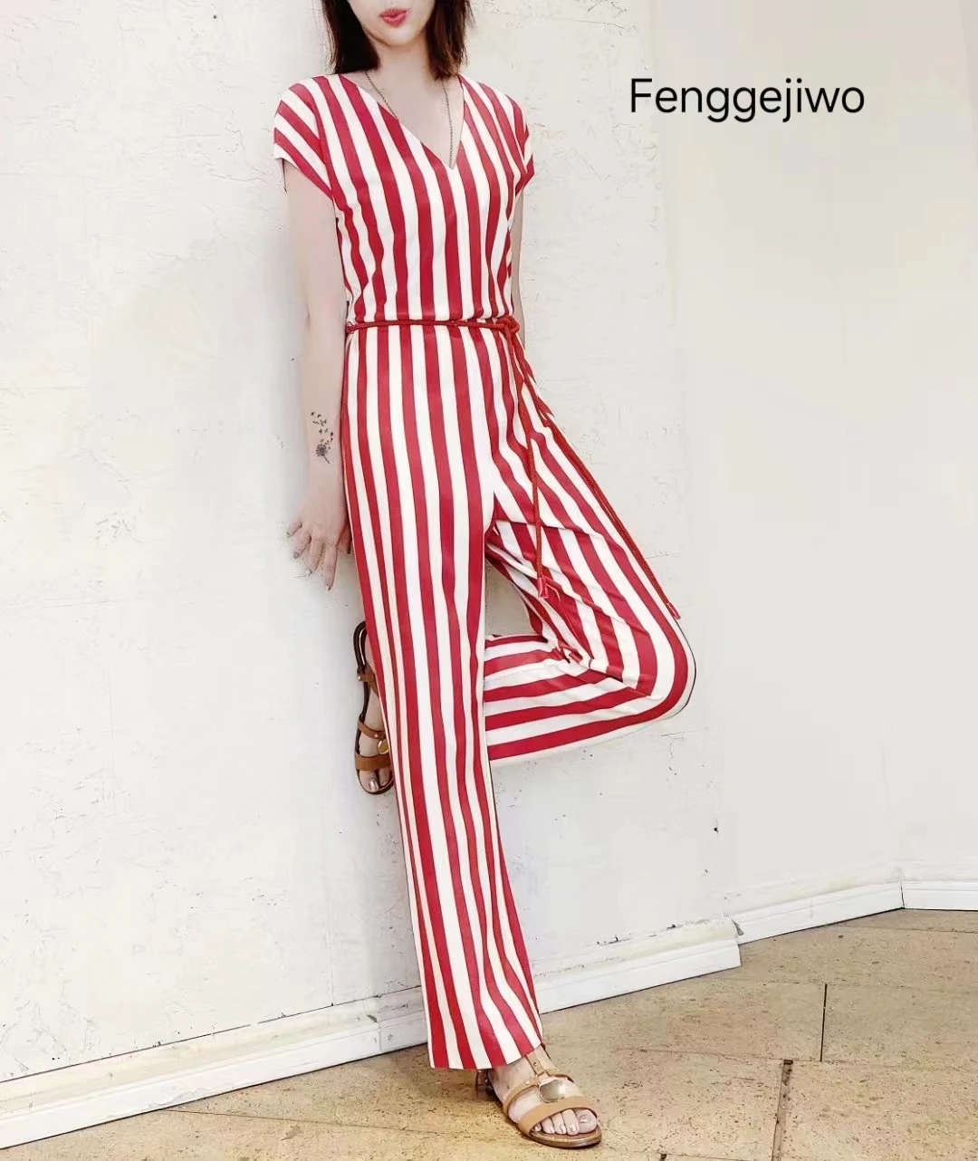 

fenggejiwoWomen's V-neck sleeveless waist cinched vertical striped jumpsuit straight leg casual pants