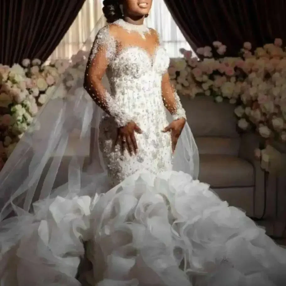 Suknia Ślubna Syrena z Wysokim Dekoltem, Aplikacjami z Błyszczących Koralików, Organza, Kaskadowe Falbany, Vestidos De Novia