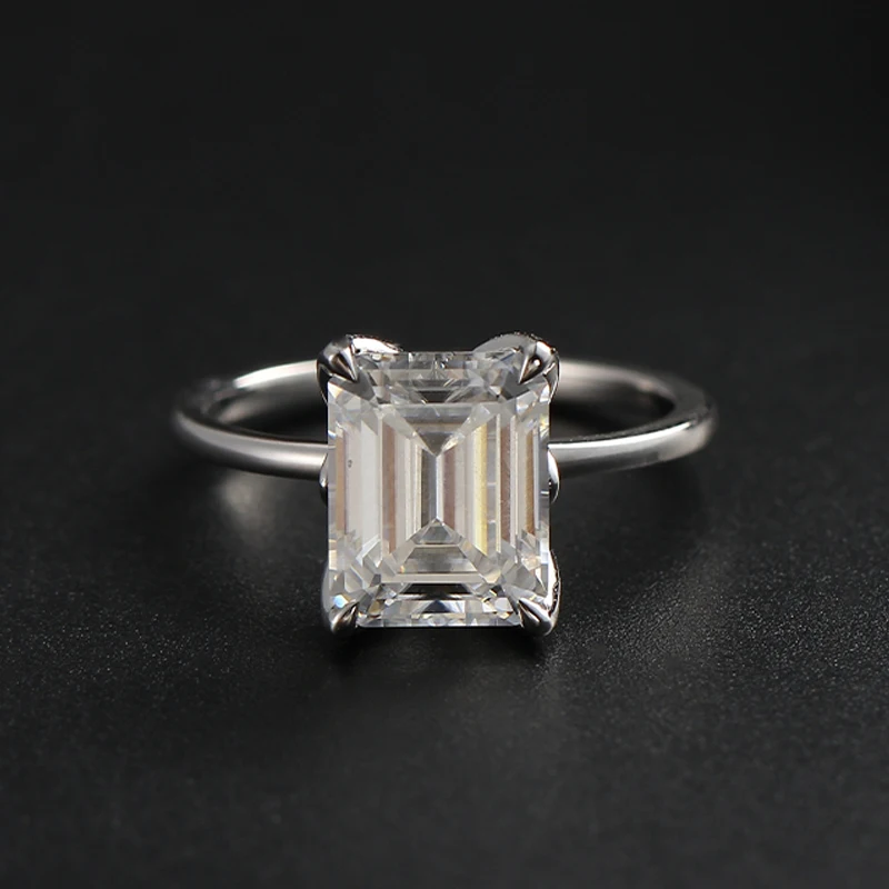 

Женское кольцо из белого золота с изумрудом и муассанитом, 14 к