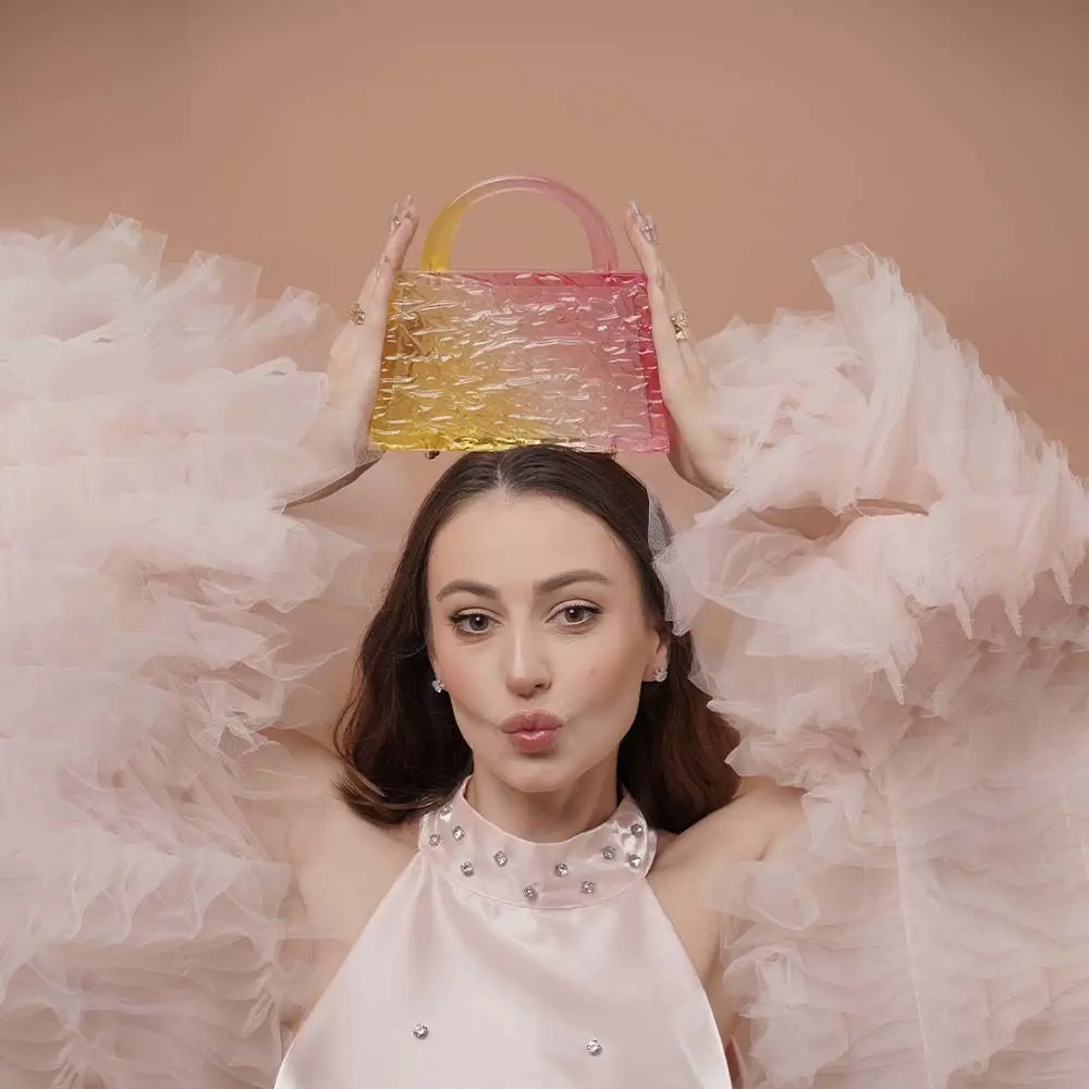 

Новая прозрачная сумка с пузырьками для взрослых, женская модная тенденция, ручная акриловая сумка, градиентная цветная банкетная сумка, ручная сумка для женщин