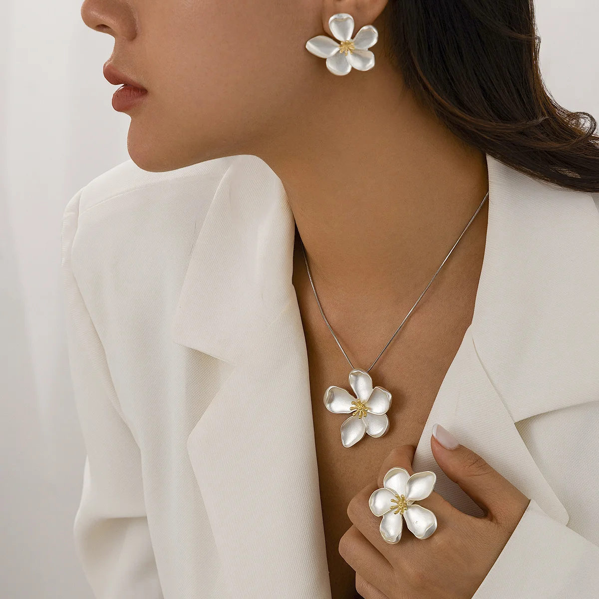 4 Piece Fashion Jewelry Set French Vintage Flower Necklace Earrings Rings Exaggerated Jewelry Set For Women Jewelry Gifts 2024