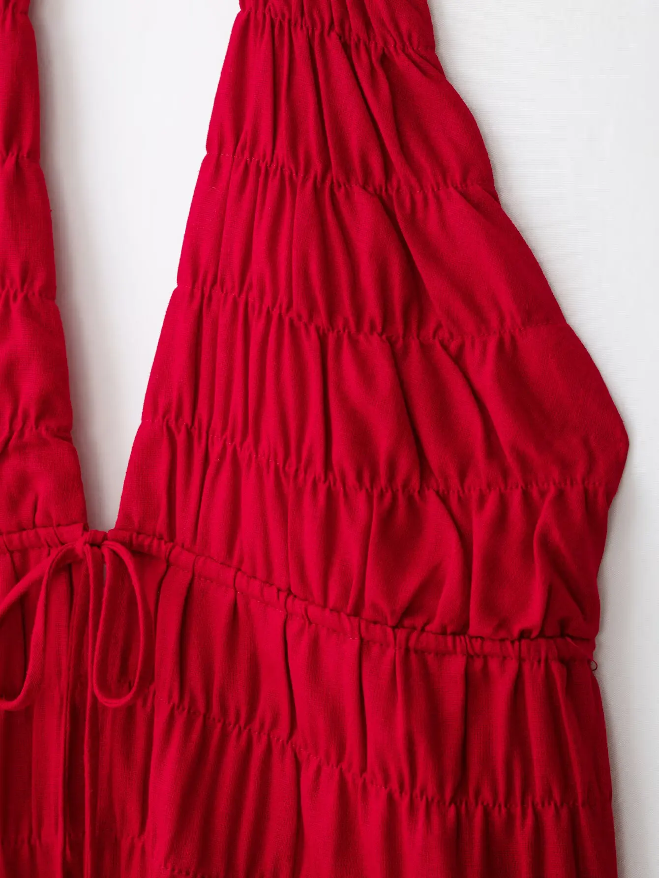 KONDALA Schicke Sommerliche Sexy Rote Damenanzüge mit Neckholder-Plissee-Weste + Langer Midirock mit Kordelzug – Modische Urlaubssets für Damen 2026 – Detail 7