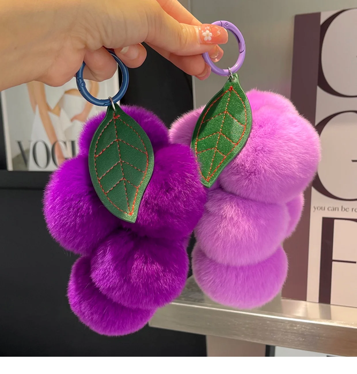 Luxuriöser Flauschiger Echter Rex-Kaninchenfell-Pompon-Schlüsselanhänger, Echter Pelz-Schlüsselanhänger mit Metallring, Taschenanhänger für Frauen, Geschenk – Detail 3