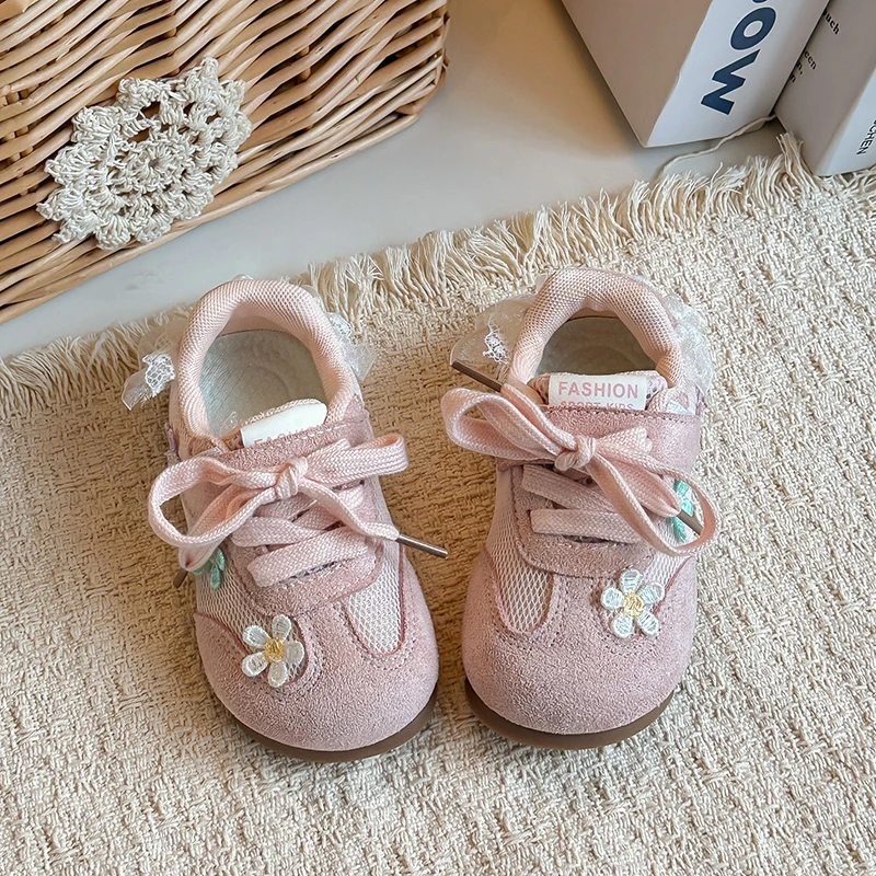 2026 Autumn Breathable Mesh Kids Sneakers with Flower Embroidery Lace Trim Adjustable Strap Soft Sole Non Slip Casual Shoes