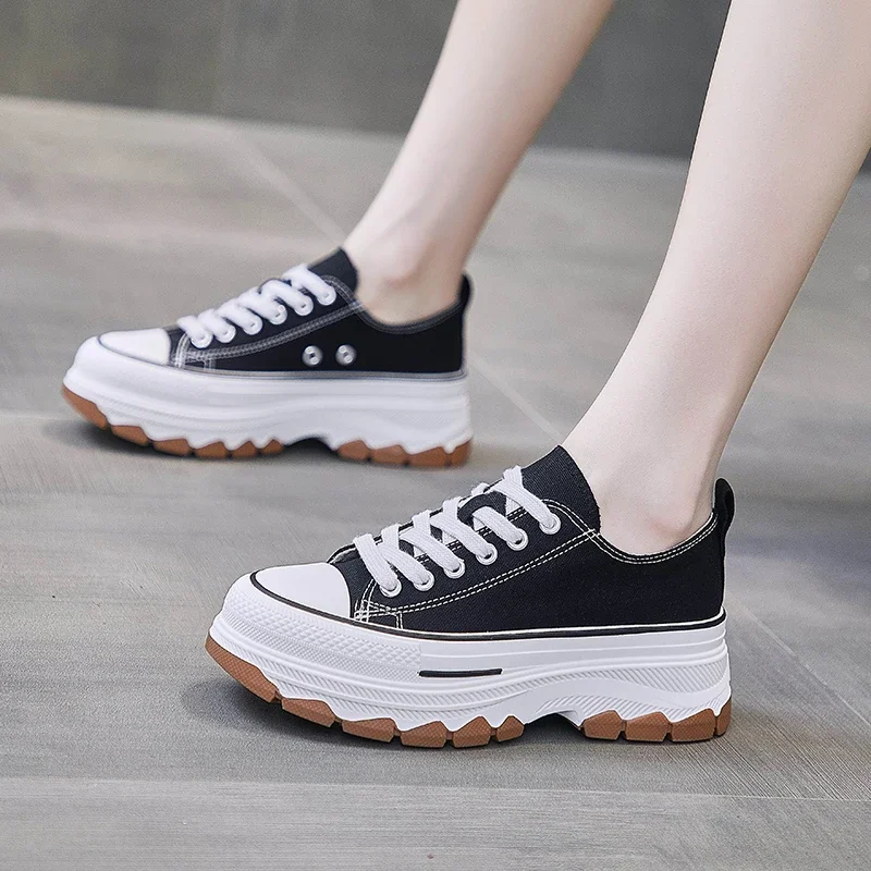 2024 New Spring and Autumn Fashion New Round Toe Thick Sole Casual Comfortable Walking Shoes Cross Strap Women's Sneakers