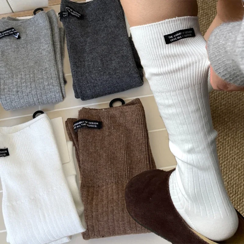 

Хлопковые гольфы, корейские носки до середины икры, женские буквы с этикетками, модные повседневные однотонные ворсовые чулки, мягкие дышащие длинные носки