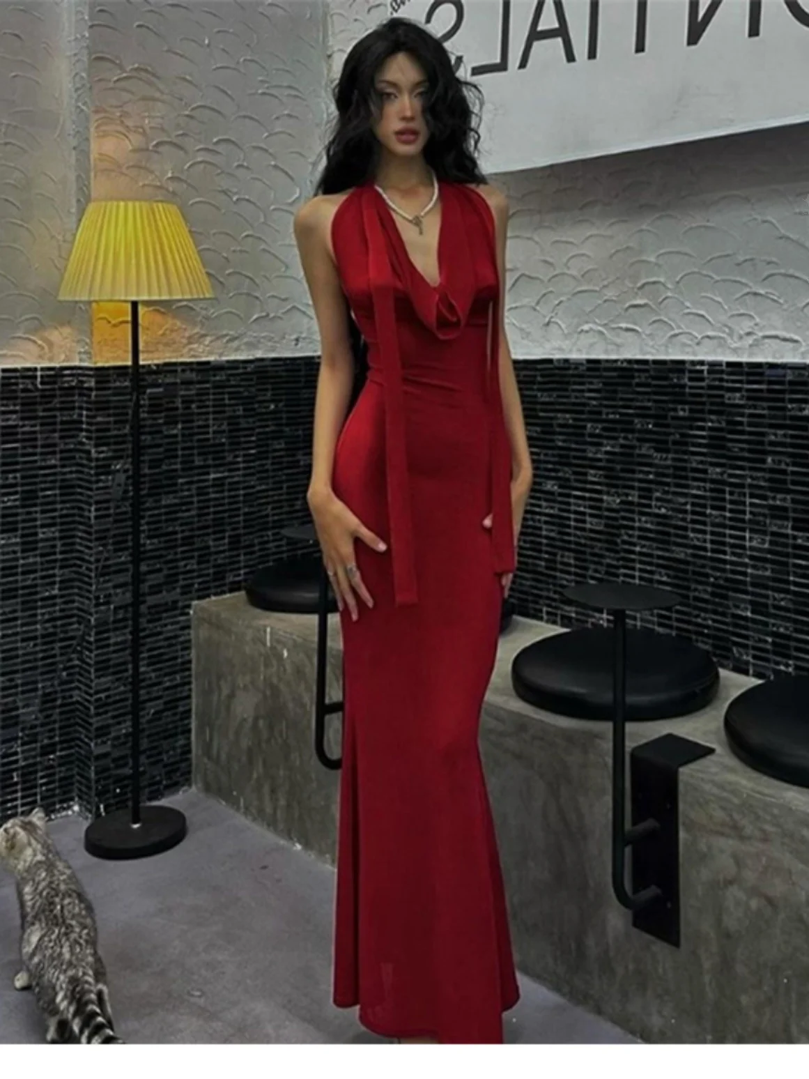 빨간색 섹시한 여성 우아한 독특한 PU 롱 드레스 홀터넥 스트랩리스 허리 조임 스트리트 스타일 하이웨이스트 가을 겨울 드레스