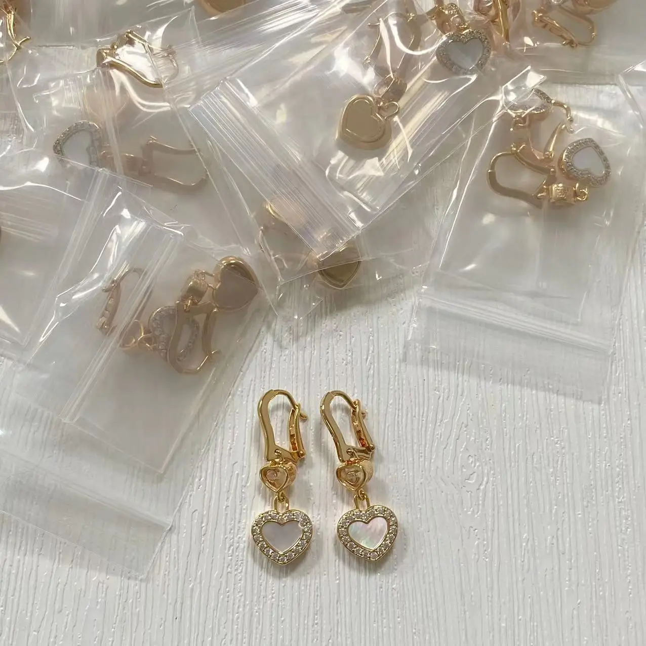 V gold plated Mi gold, natural fritillary love ear hook earrings, sweet and versatile fashion models, factory direct sales