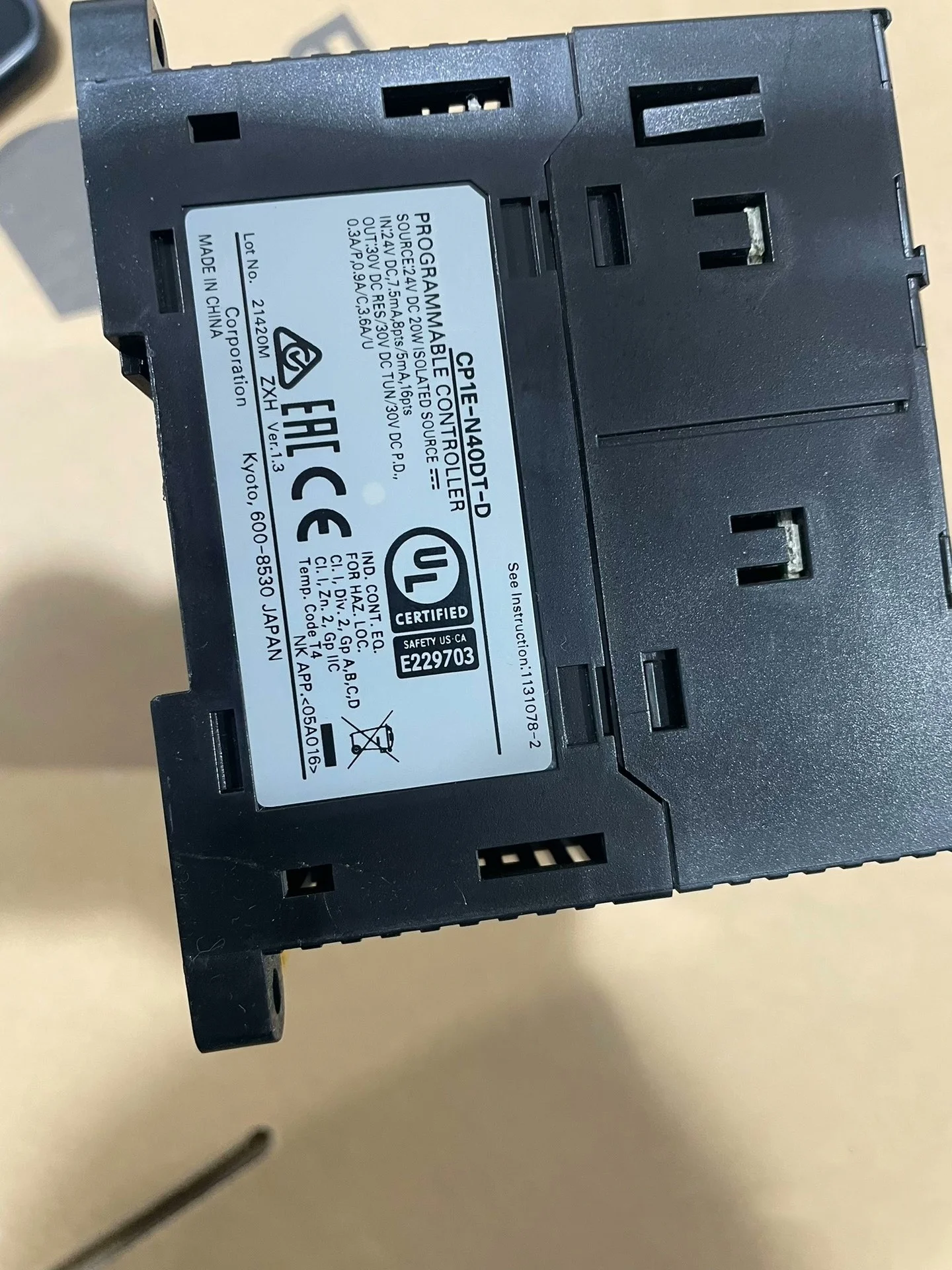 Kondisi Baru CQM1-ID214 Controller Programmable PLC Stok di Gudang Otomatisasi