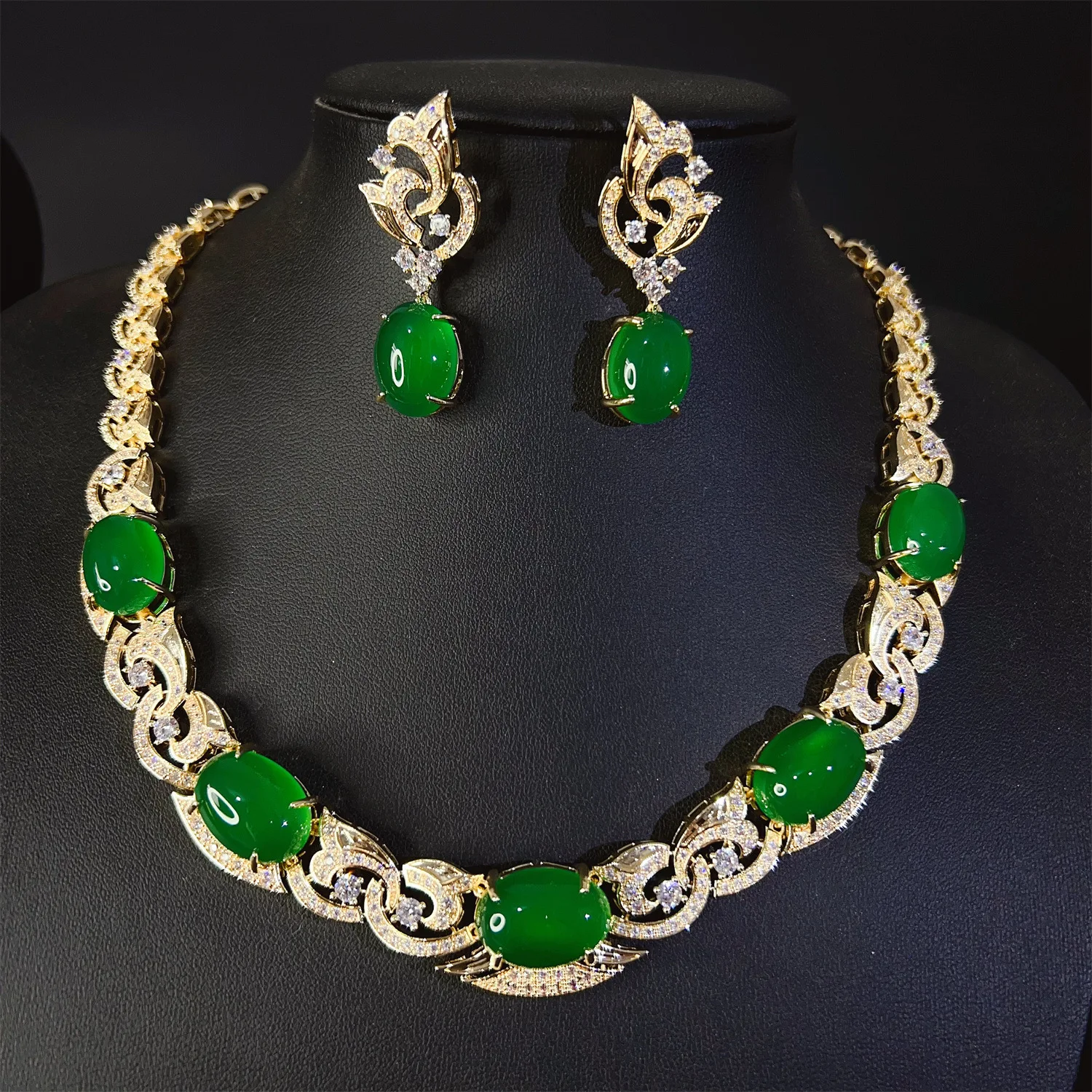 

Chinese-style green agate and golden red zircon necklace and earring jewelry set, exuding a magnificent aura, is the preferred c