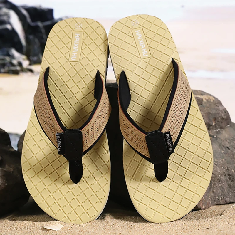 

New Men's Flip-Flops New Summer Outdoor Sandals Non-Slip Thick-Soled Wear-Resistant Beach Flip-Flops Comfortable Casual Sandals