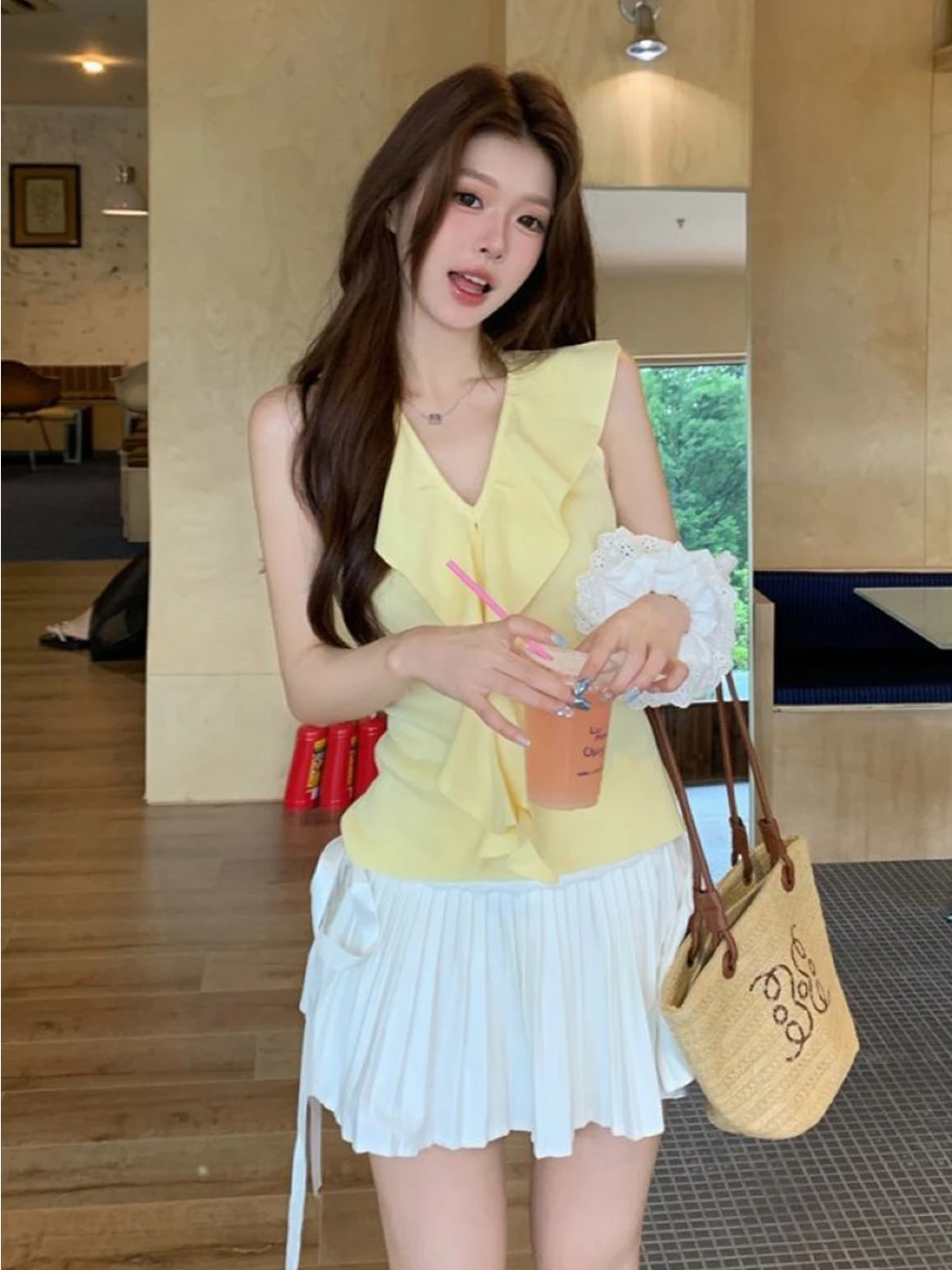 

Summer Gentle Wind V-Neck Sleeveless Slimming Short Top Women's Fashion Polyester Fiber Softness Breathable Pure Color