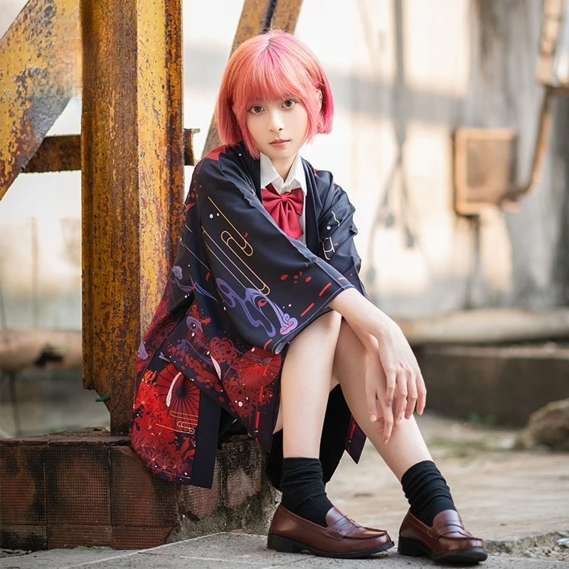 سترة صيفية جديدة موديل 2025 مطبوعة على شكل ثعبان أحمر سترة يابانية فضفاضة للنساء والرجال بلوزة هاراجوكو هاوري كيمونو التأثيرية بلوزة يوكاتا