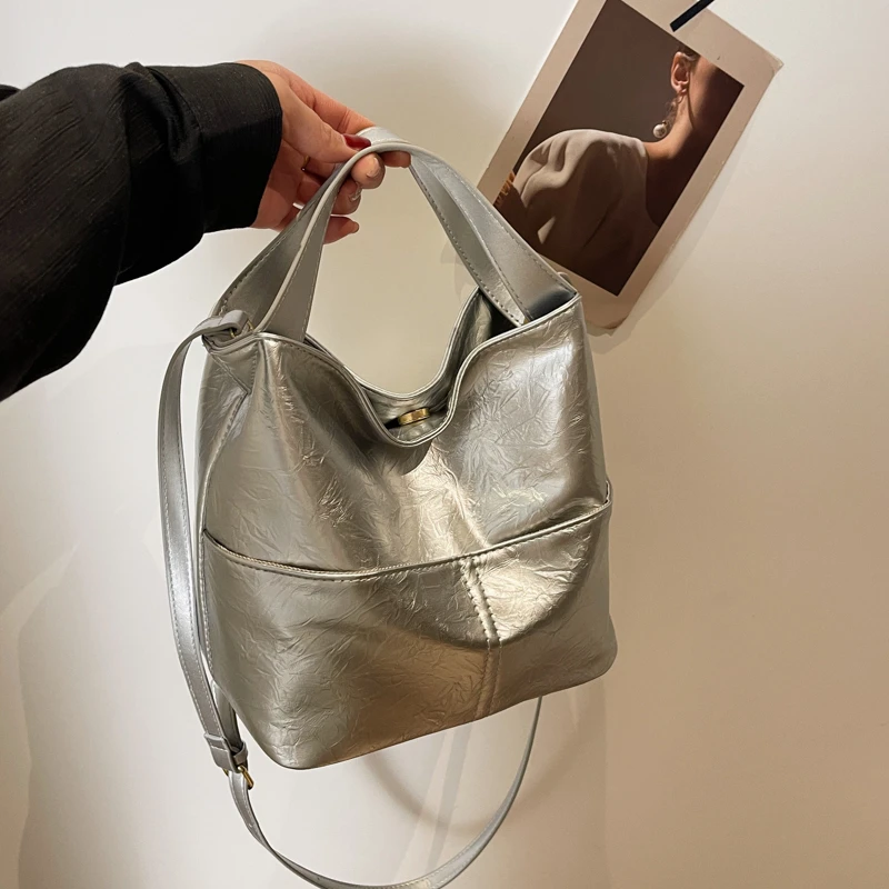 PU Simple Solid Bucket Hand Bags Large Capacity Fashion Versatile Commuting Shoulder Bags for Women 2024 Designer New Style