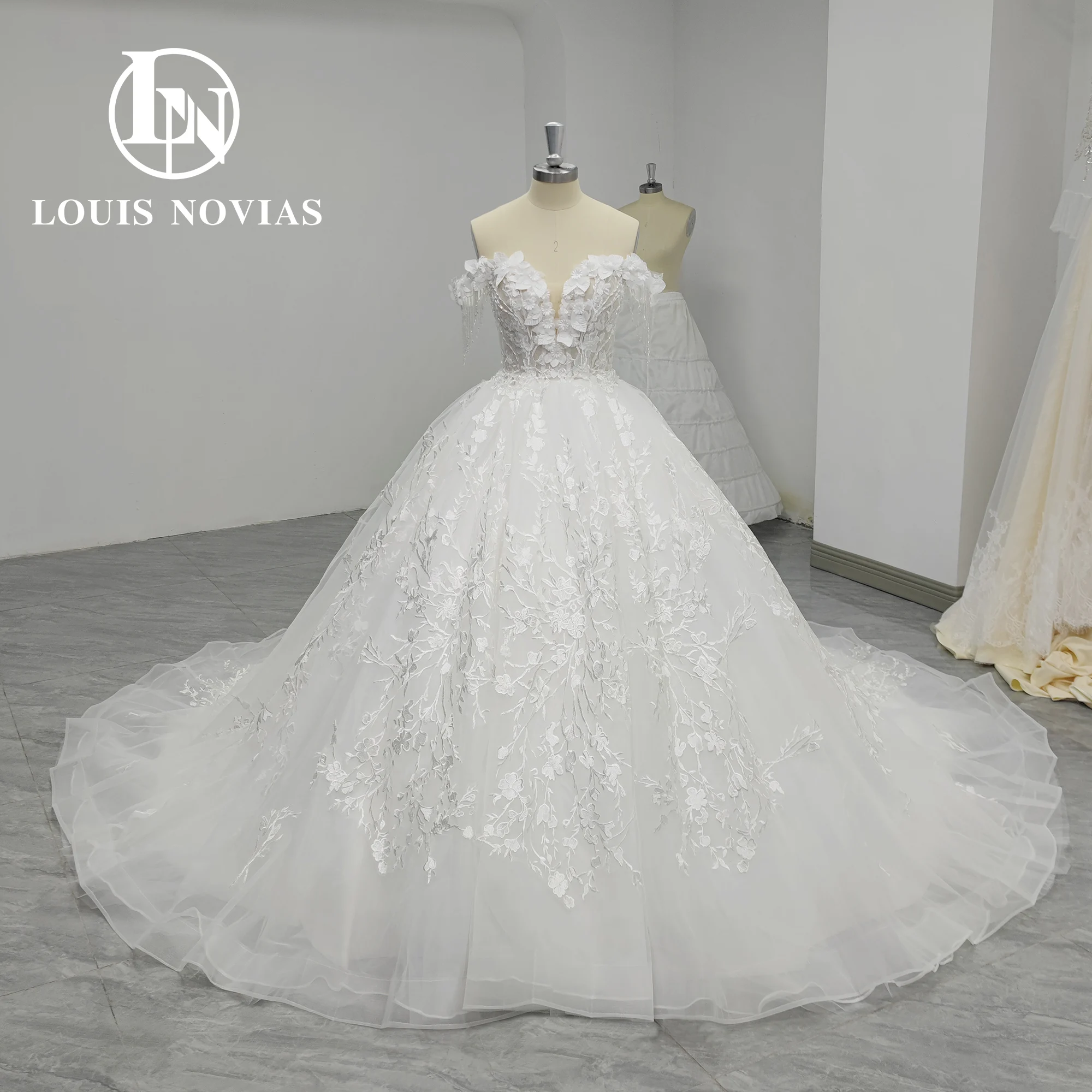 

LOUIS NOVIAS Luxury Ball Gown Wedding Dress 100% Real Photo Sweetheart Tassel Beading Appliques Wedding Gown Vestidos De Novia