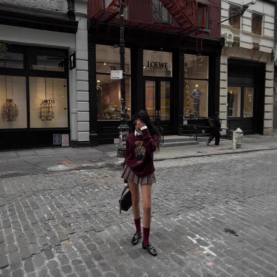 Trui in Amerikaanse collegestijl, damestop met ronde hals en berenborduurwerk, retro prestige trui, chique herfstgebreide kleding