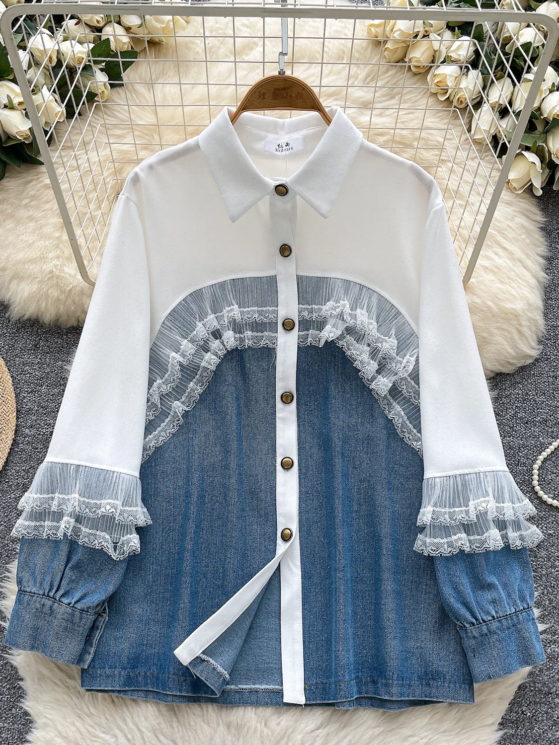 

Lace patchwork Long Sleeved Denim Shirt Korean ins style Women's Contrasting Color Loose Versatile Single Breasted Jacket
