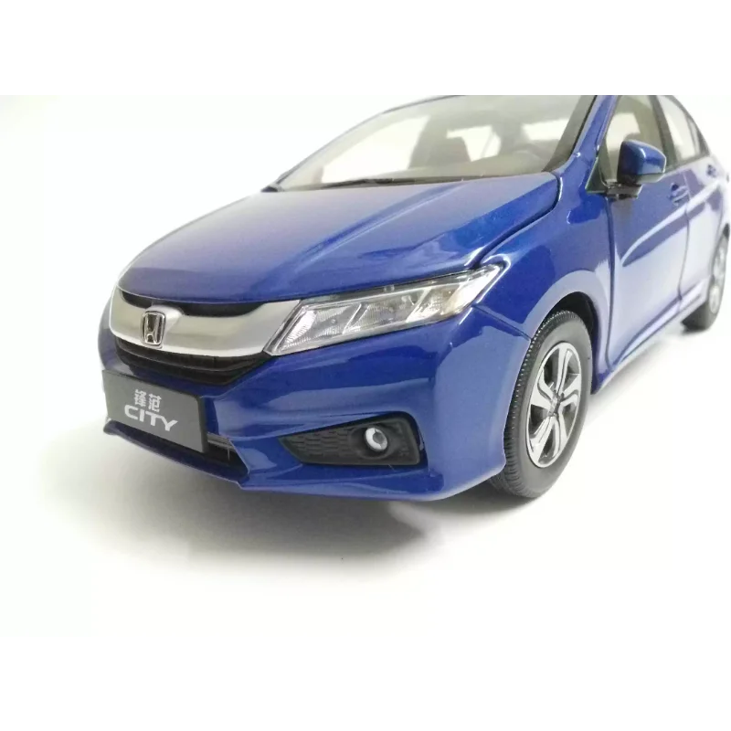 

Diecast 1:18 Scale Original Guangqi HONDA CITY 2015 New Alloy Car Model Collectible Toy Gift Souvenir Display Ornament