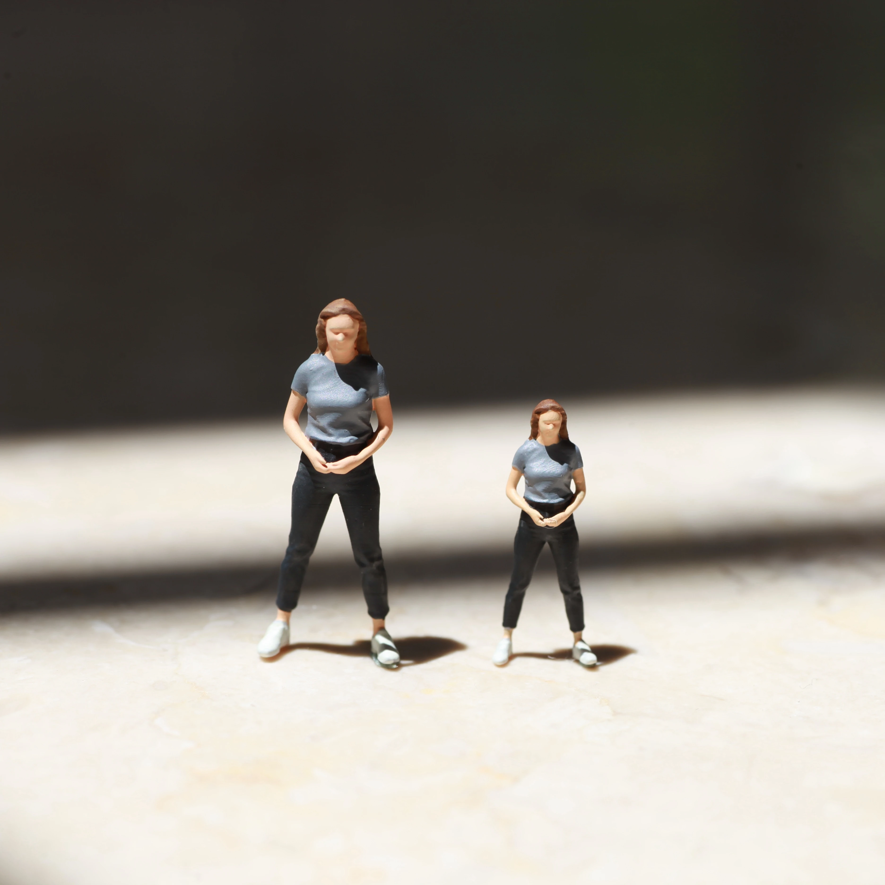 

King Toys 1/64 1/87 1/43 Figurines Scale Model Resin Casuals Girl Dioramas Diecast Miniature Collection 059